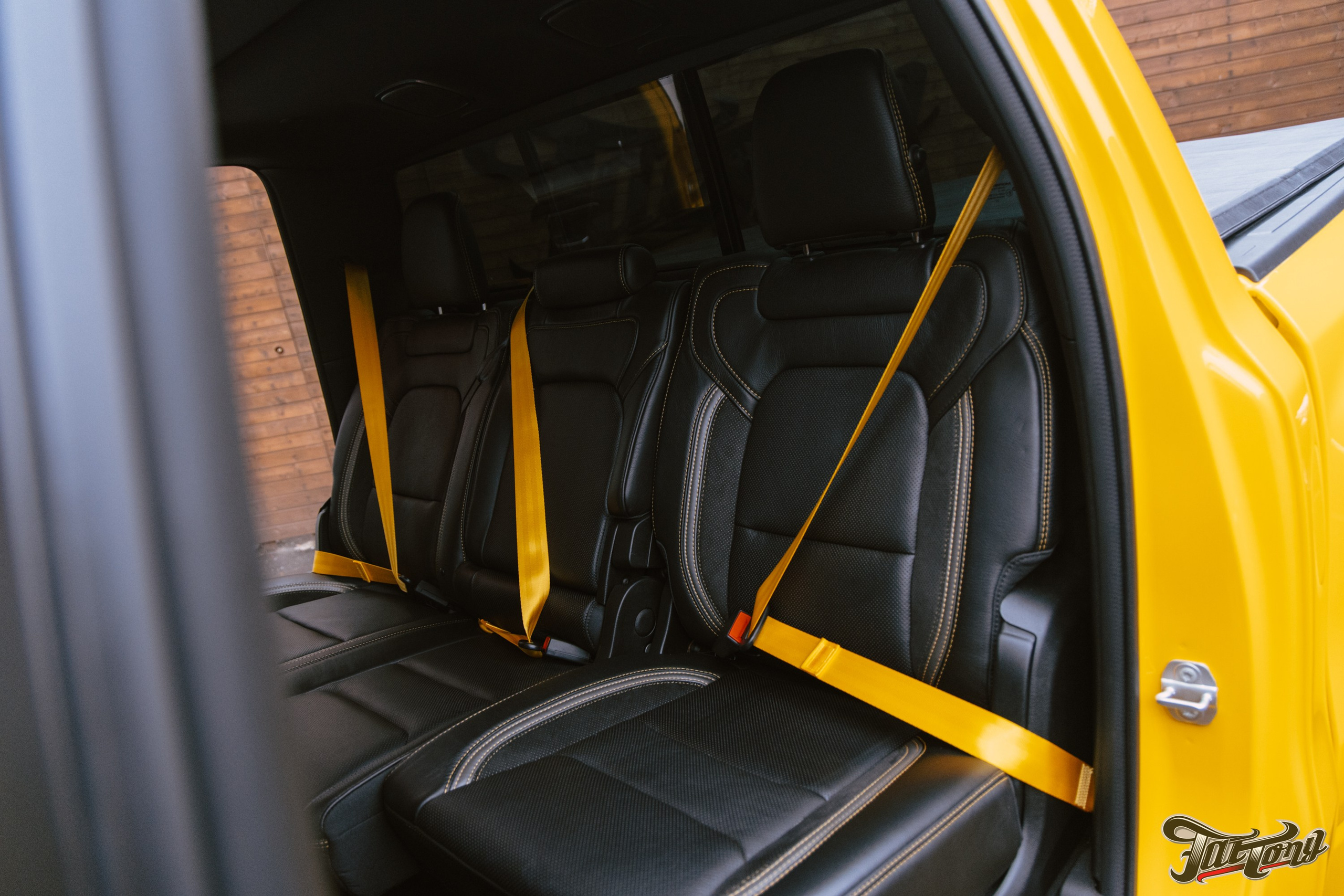 RAM TRX замена ремней безопасности и оклейка в полиуретан. DeLorein