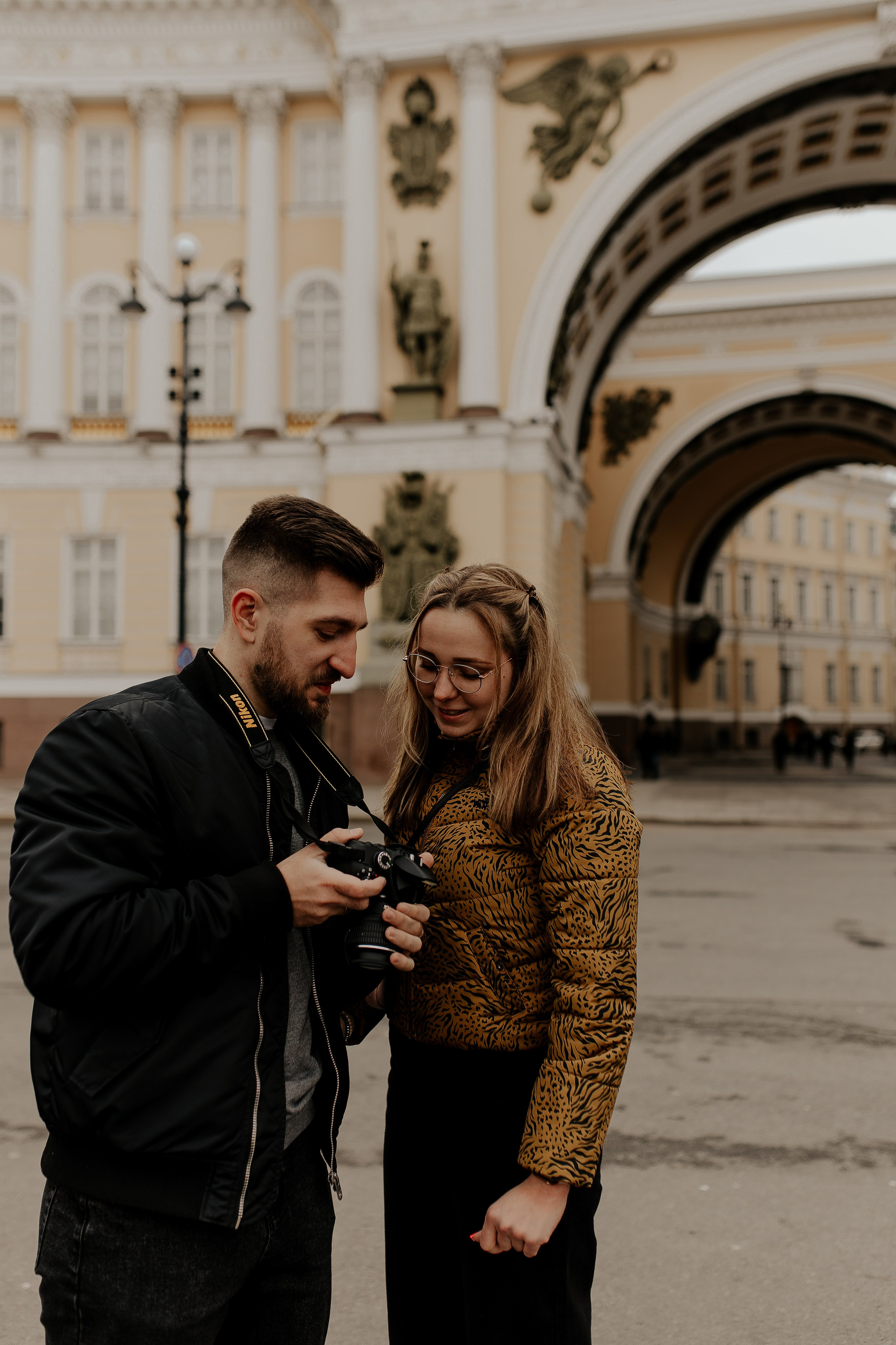 Пара у главного штаба. Фотограф в Санкт-Петербурге Лиза Семченкова