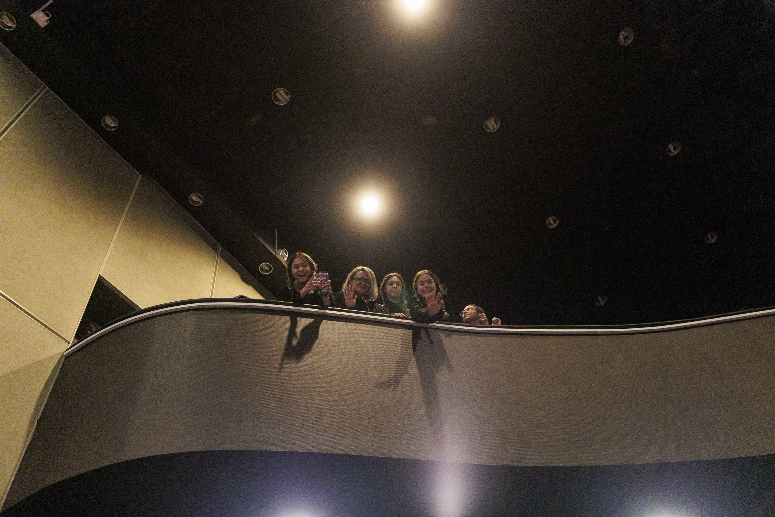 Выксунская премьера «Громко и Честно. Бонд с кнопкой». Фотограф городских и семейных событий Артем Карпухин