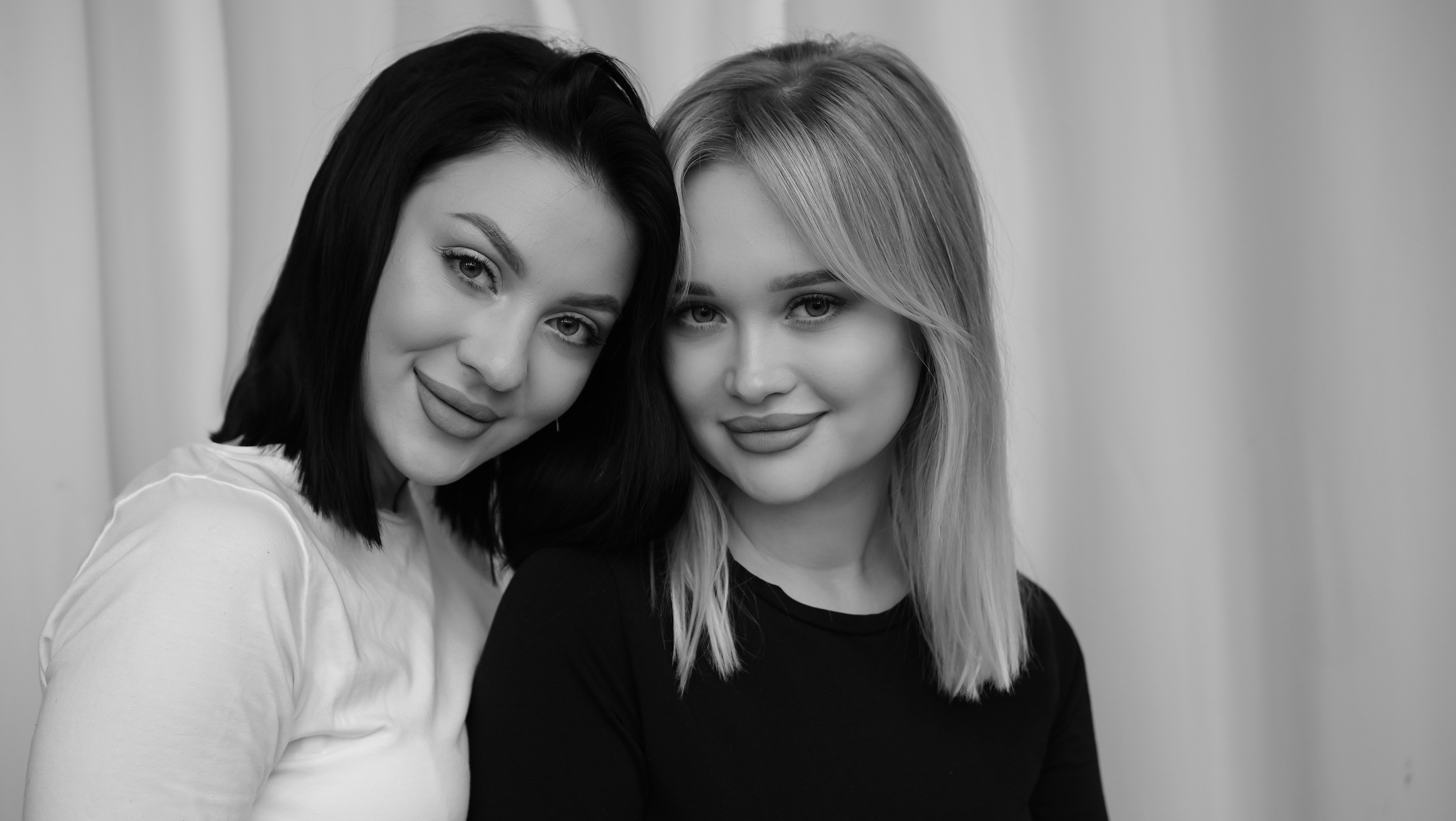 Лия и Юля. Главная