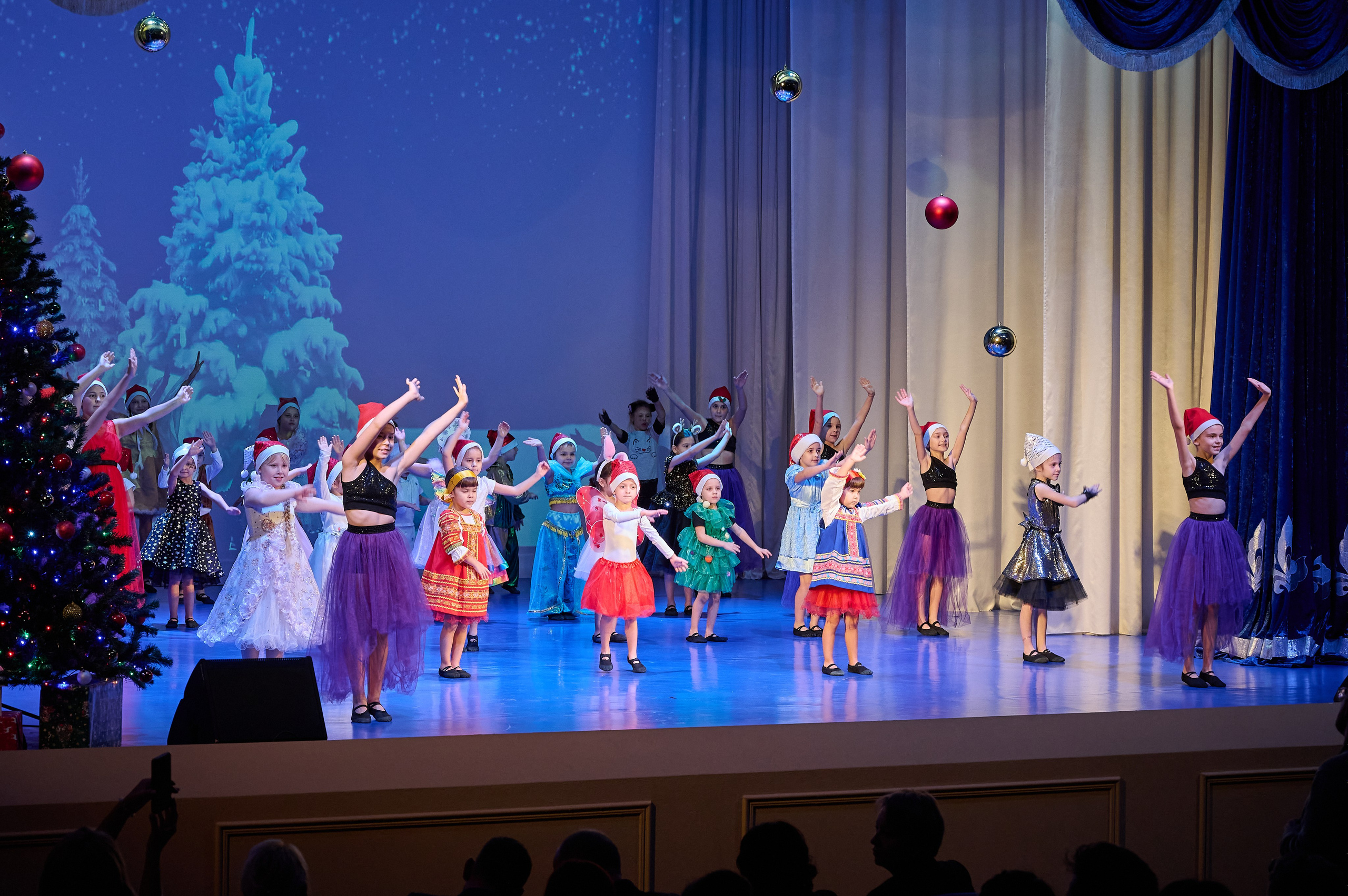 Концерт в ДК Марьина роща. Жизнь курорта Кабардинка в фотографиях