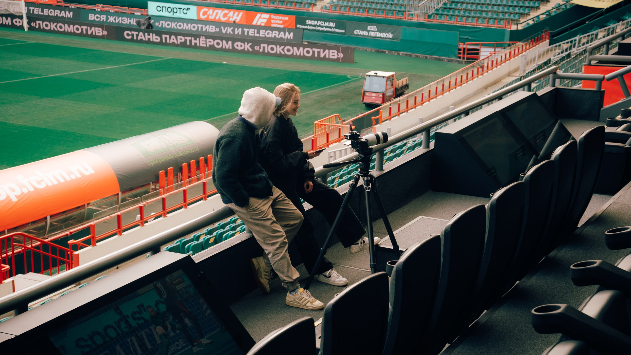 Backstage. Fotografo a Mosca con un’atmosfera notturna di foto