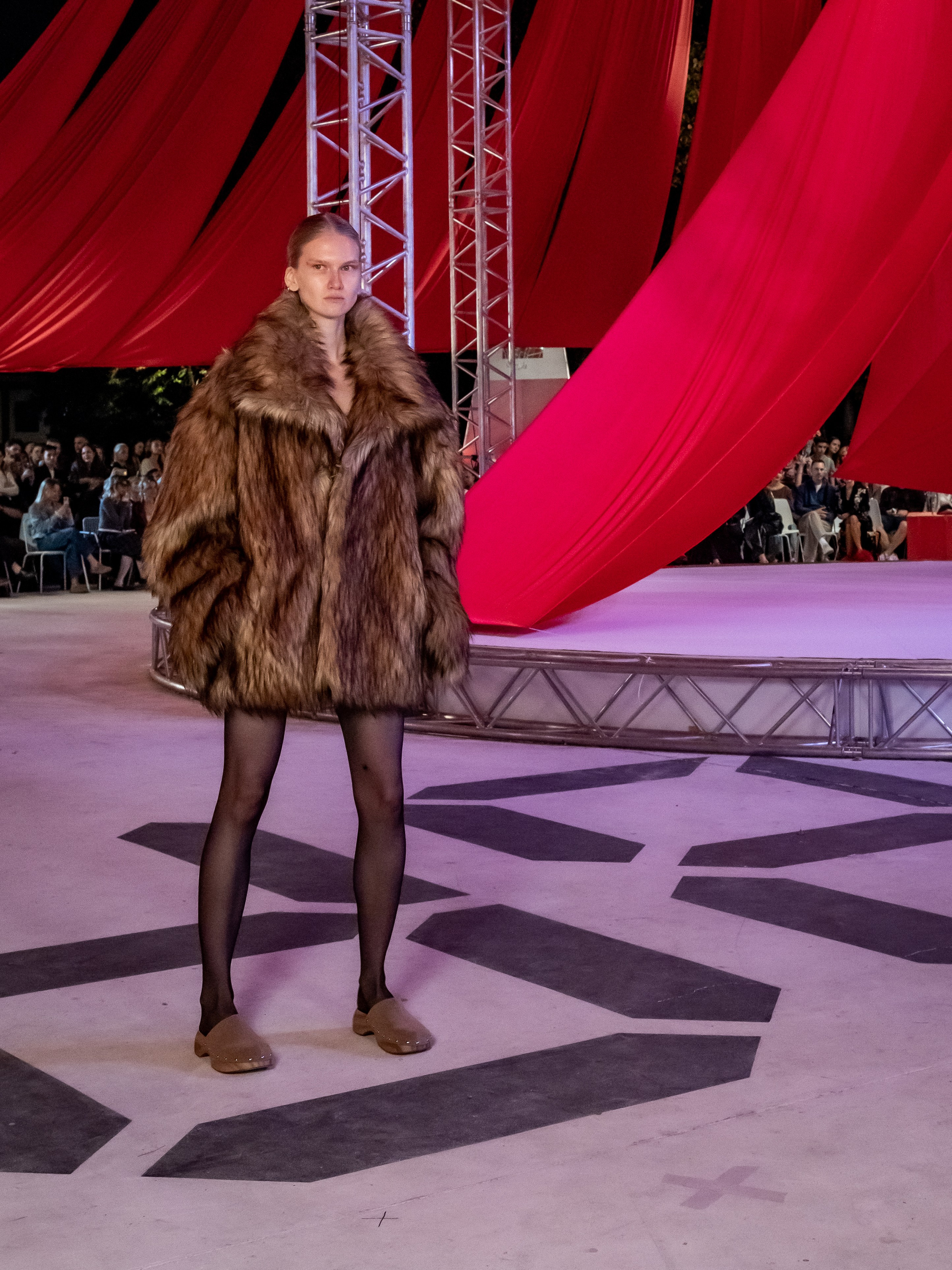 Показ Яндекс-маркет 04.09.2024. Фотосессии и репортаж — Фотограф в Москве — Рина Серёгина