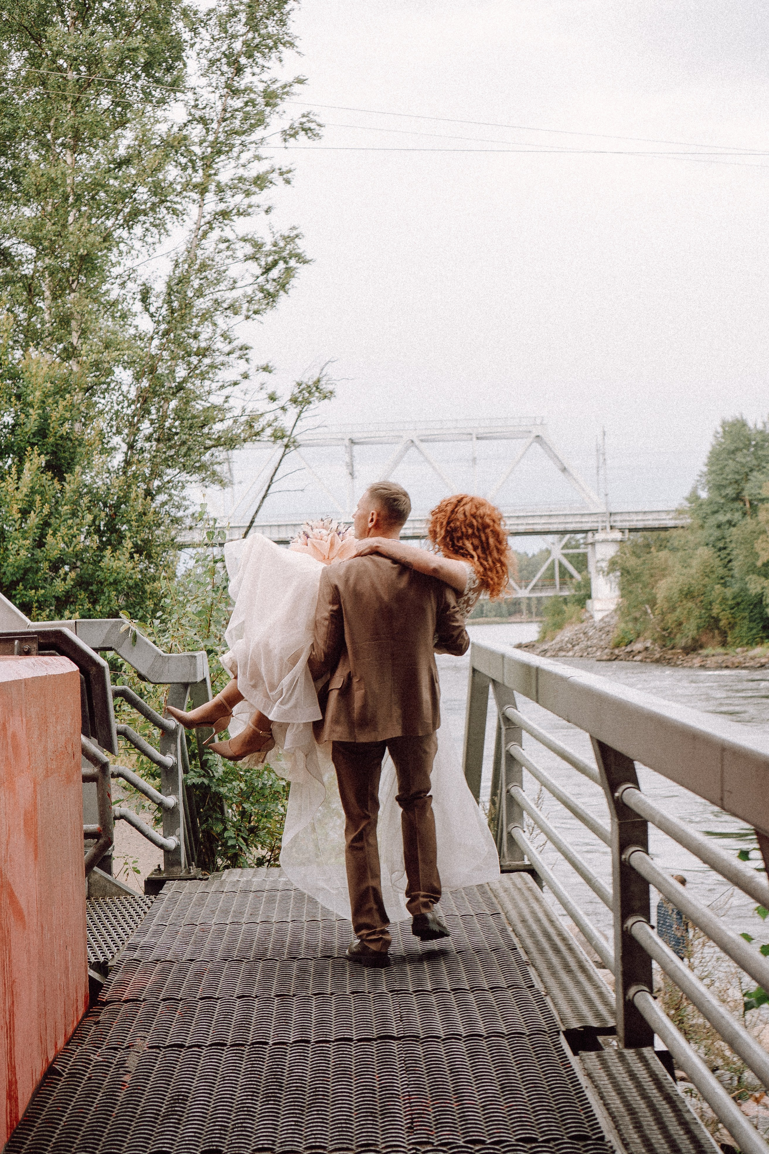 СВАДЕБНАЯ ФОТОСЕССИИЯ ПАРЫ В ГОРОДЕ ПРИОЗЕРСК В СОСНОВОМ ЛЕСУ И С ПИКАПОМ. Профессиональный фотограф, Санкт-Петербург — Виктория Богомолова