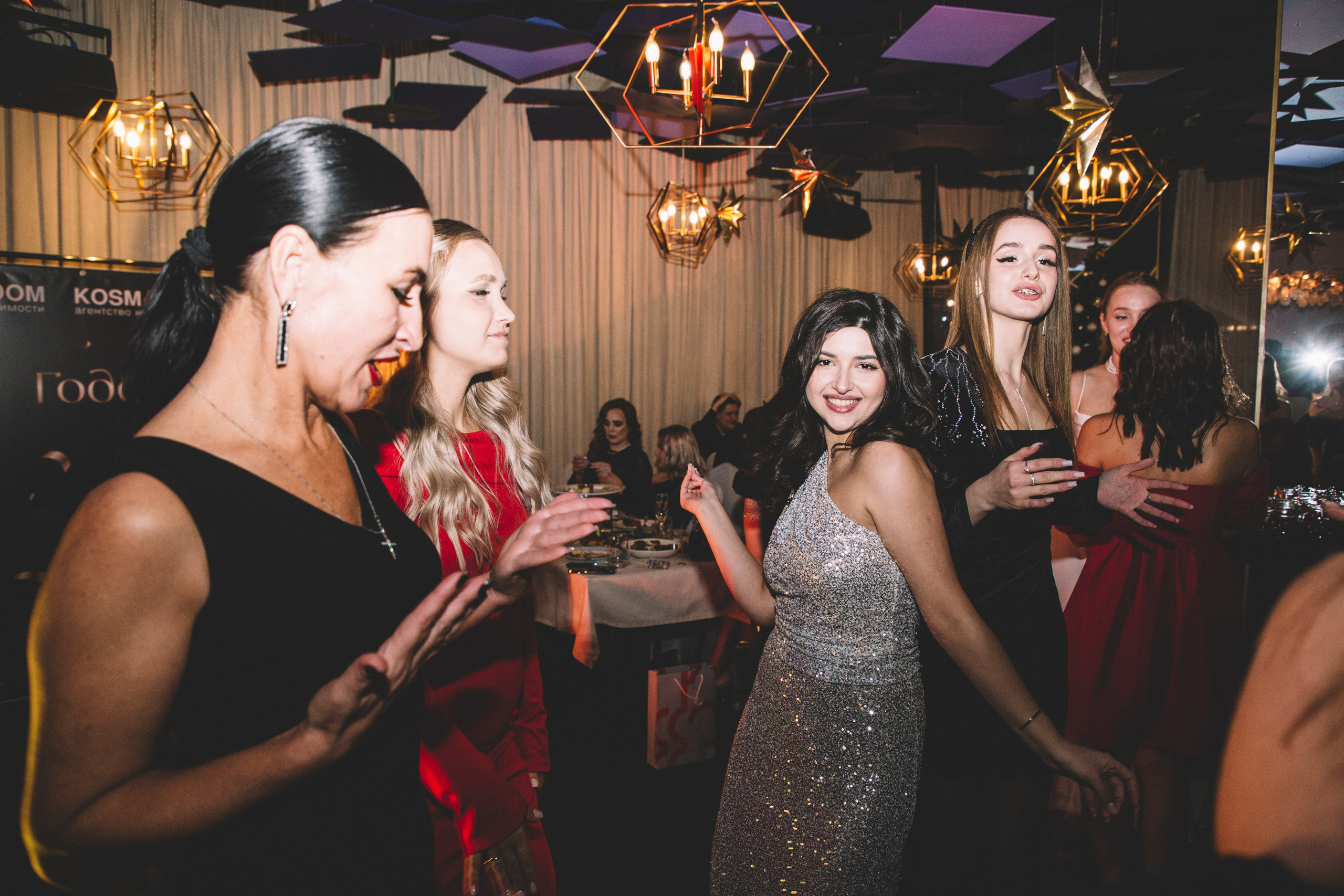 KOSMODOM. Портретный и свадебный фотограф Даня Похватова