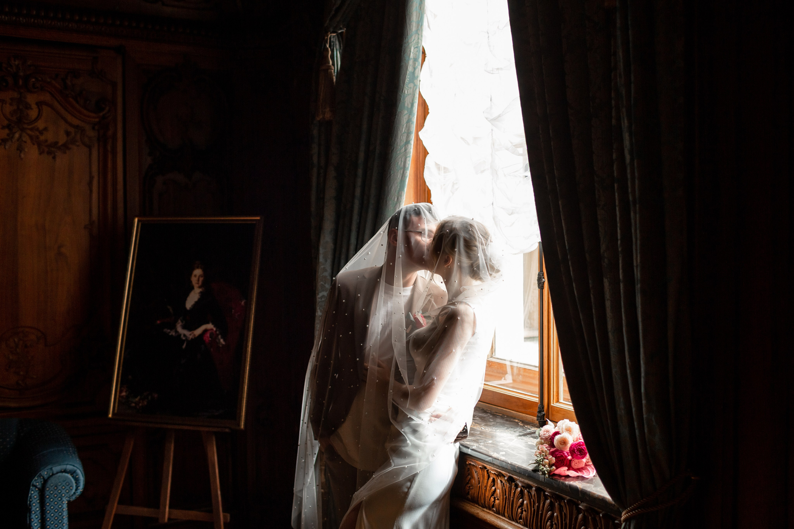 Свадебная фотосессия во дворцах Петербурга. Свадебный фотограф Кирилл Белый