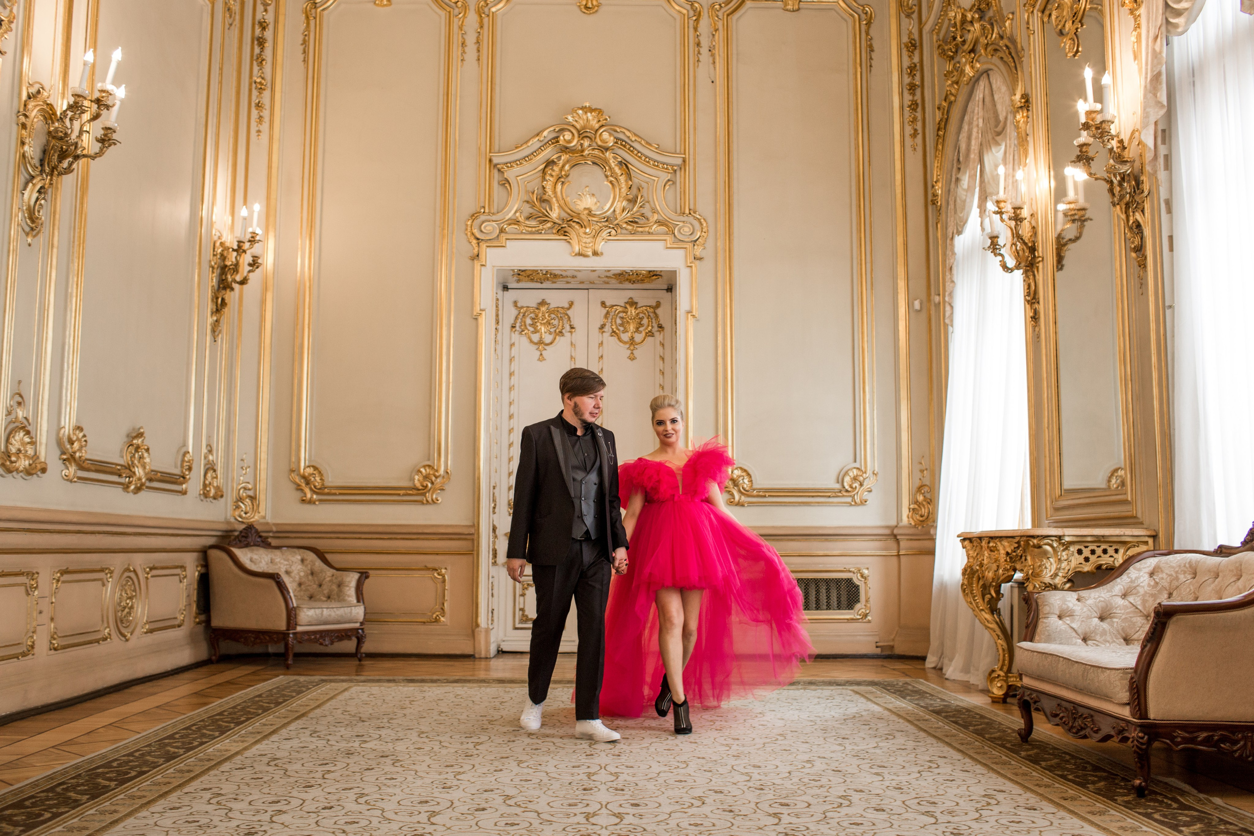 Красивый свадебный портрет с архитектурным акцентом СПб