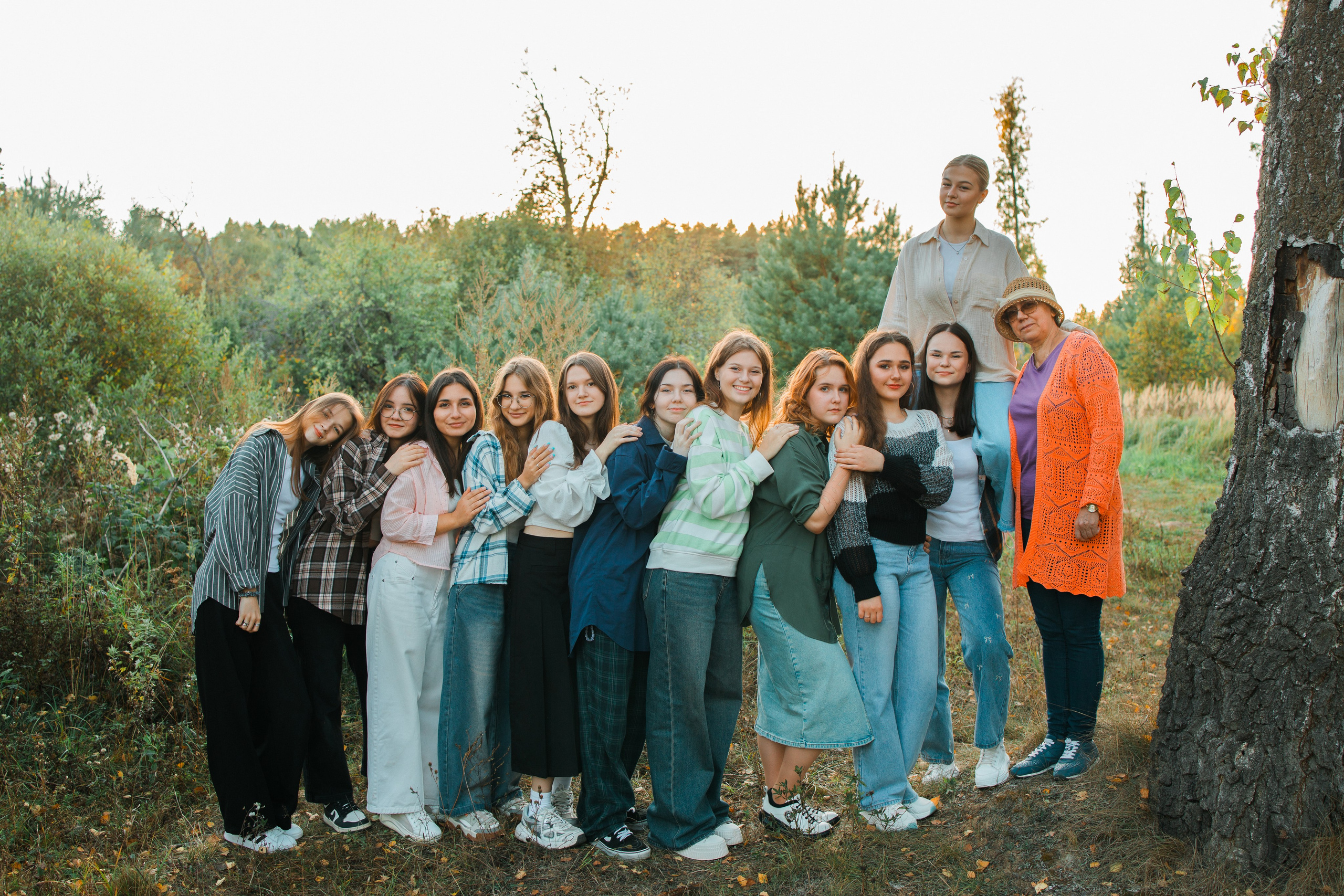 Осенняя фотосессия для выпускных альбомов 11 классов в Тарусе 2025 год. Выпускные альбомы в Серпухове