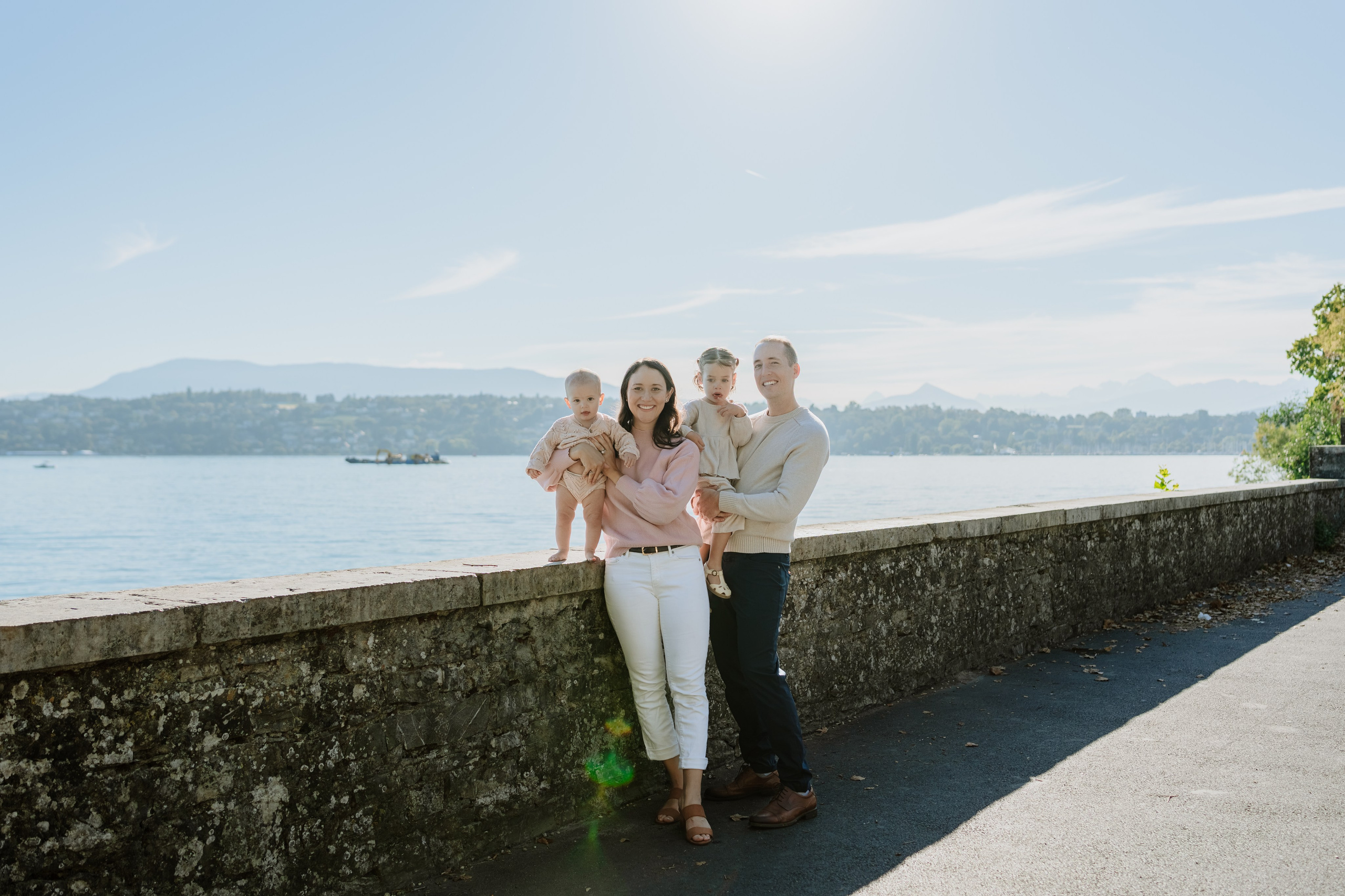 Andie & Will with daughters. Профессиональный свадебный фотограф в Женеве и Швейцарии | Таня Вовчецкая