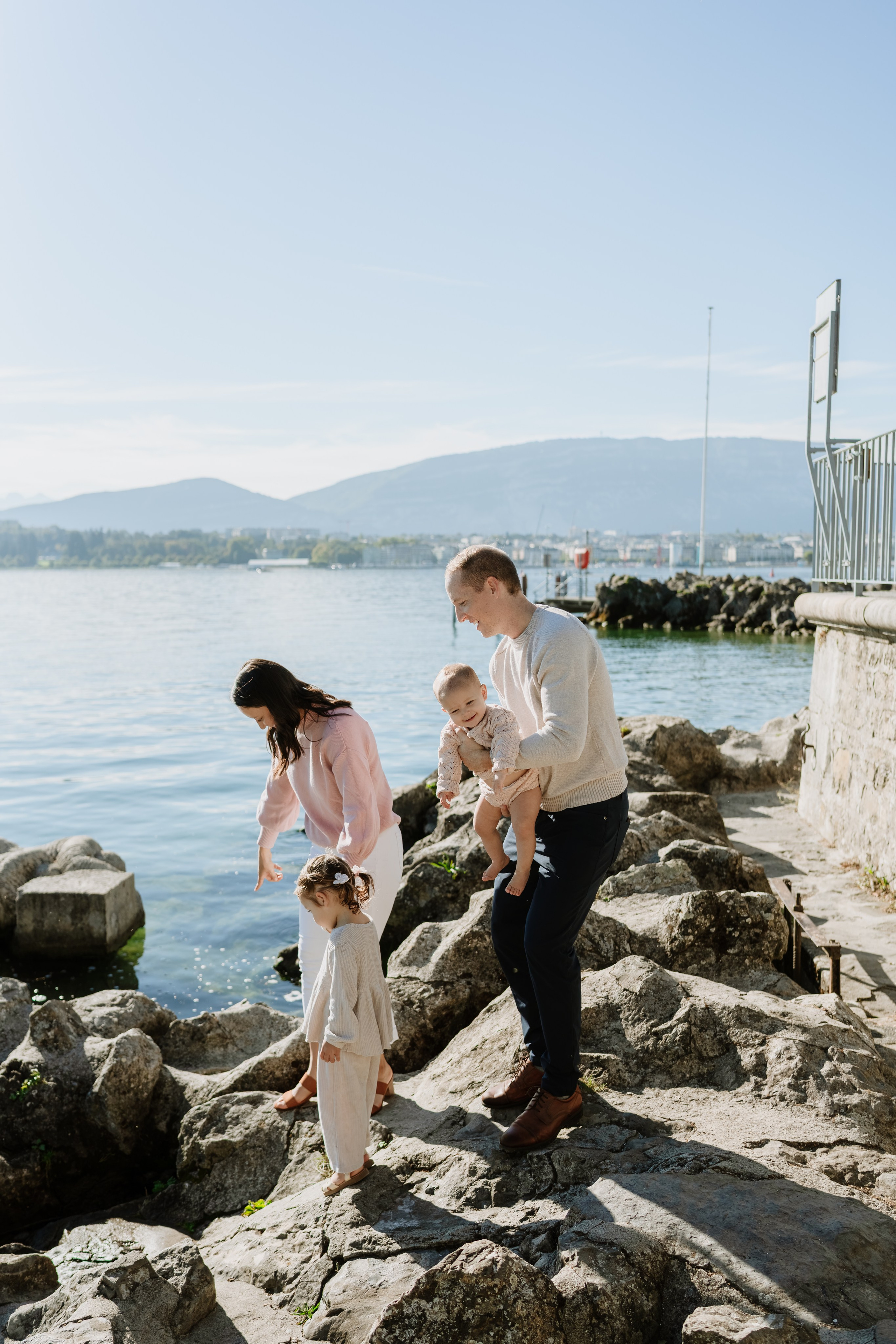 Andie & Will with daughters. Профессиональный свадебный фотограф в Женеве и Швейцарии | Таня Вовчецкая