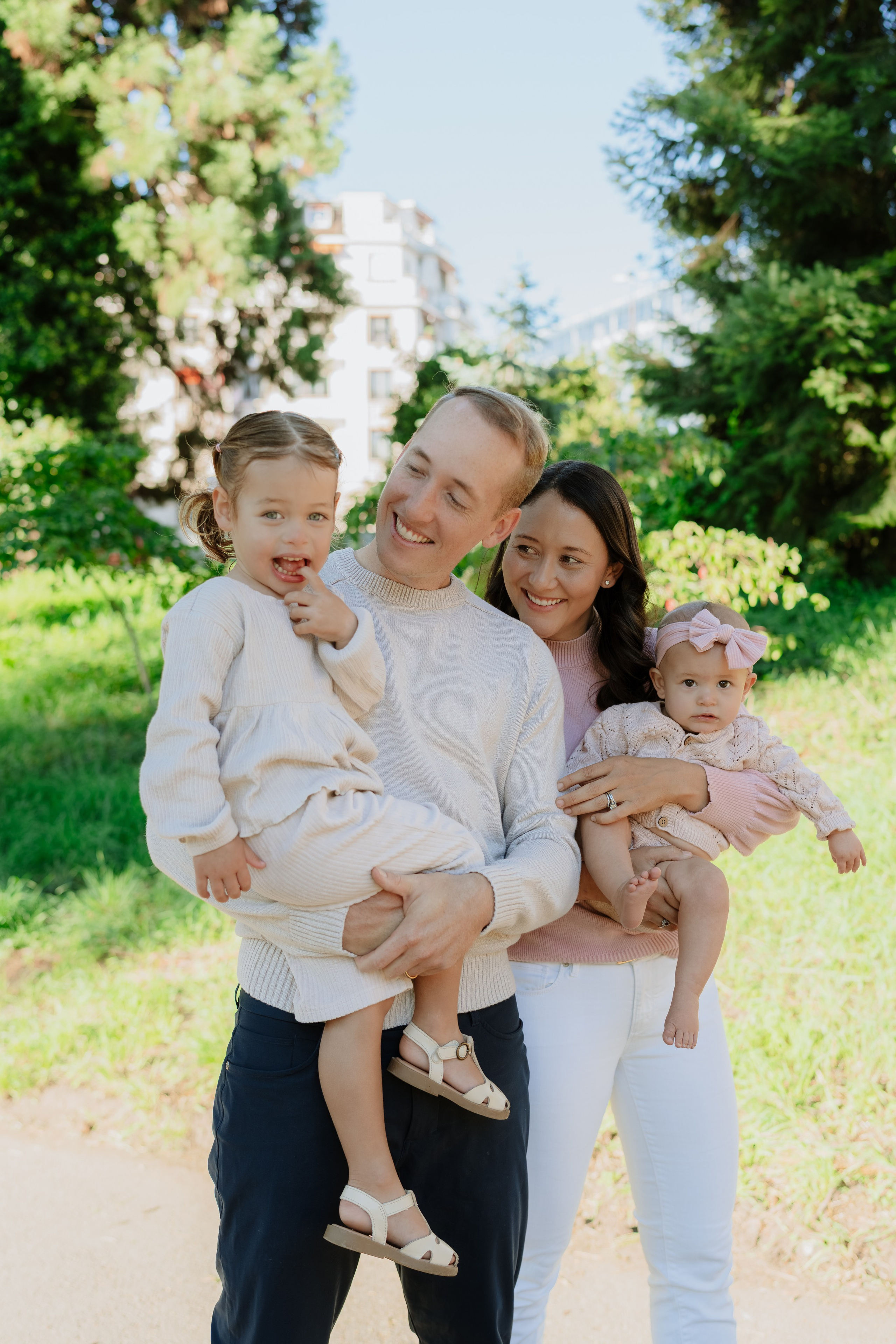 Andie & Will with daughters. Профессиональный свадебный фотограф в Женеве и Швейцарии | Таня Вовчецкая