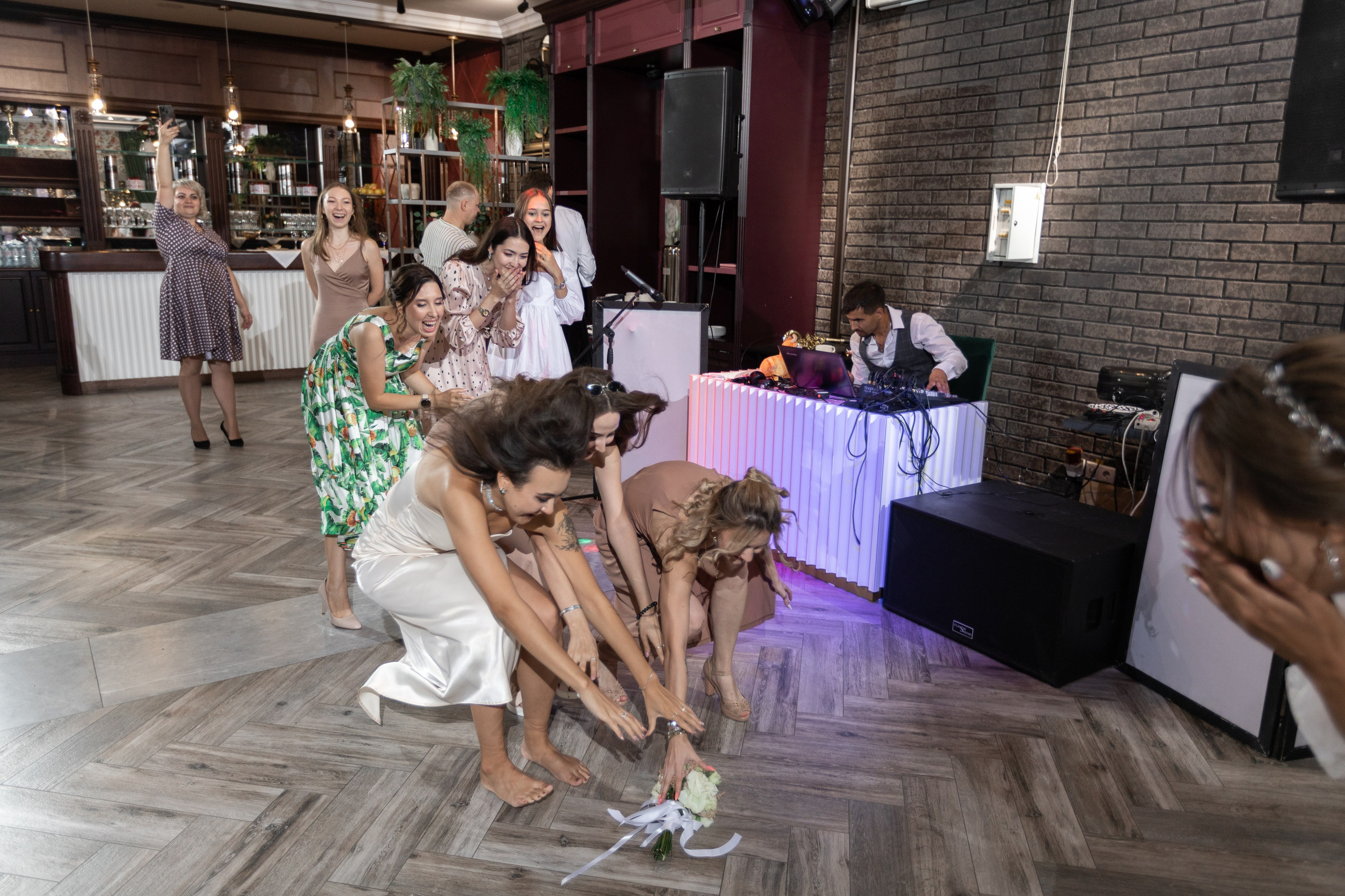 Свадебный фотограф Уфа — Руслан ГабдлисламовЖивые эмоции, красивые кадры, воспоминания на всю жизнь.Работаю по всей Республике Башкортоста. Свадебный фотограф Уфа Руслан Габдлисламов