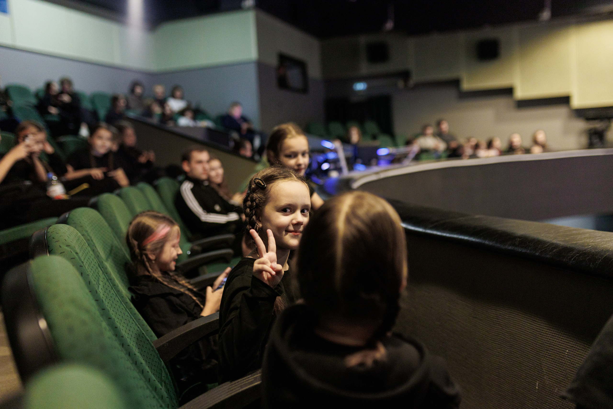 Выксунская премьера «Громко и Честно. Бонд с кнопкой». Фотограф городских и семейных событий Артем Карпухин