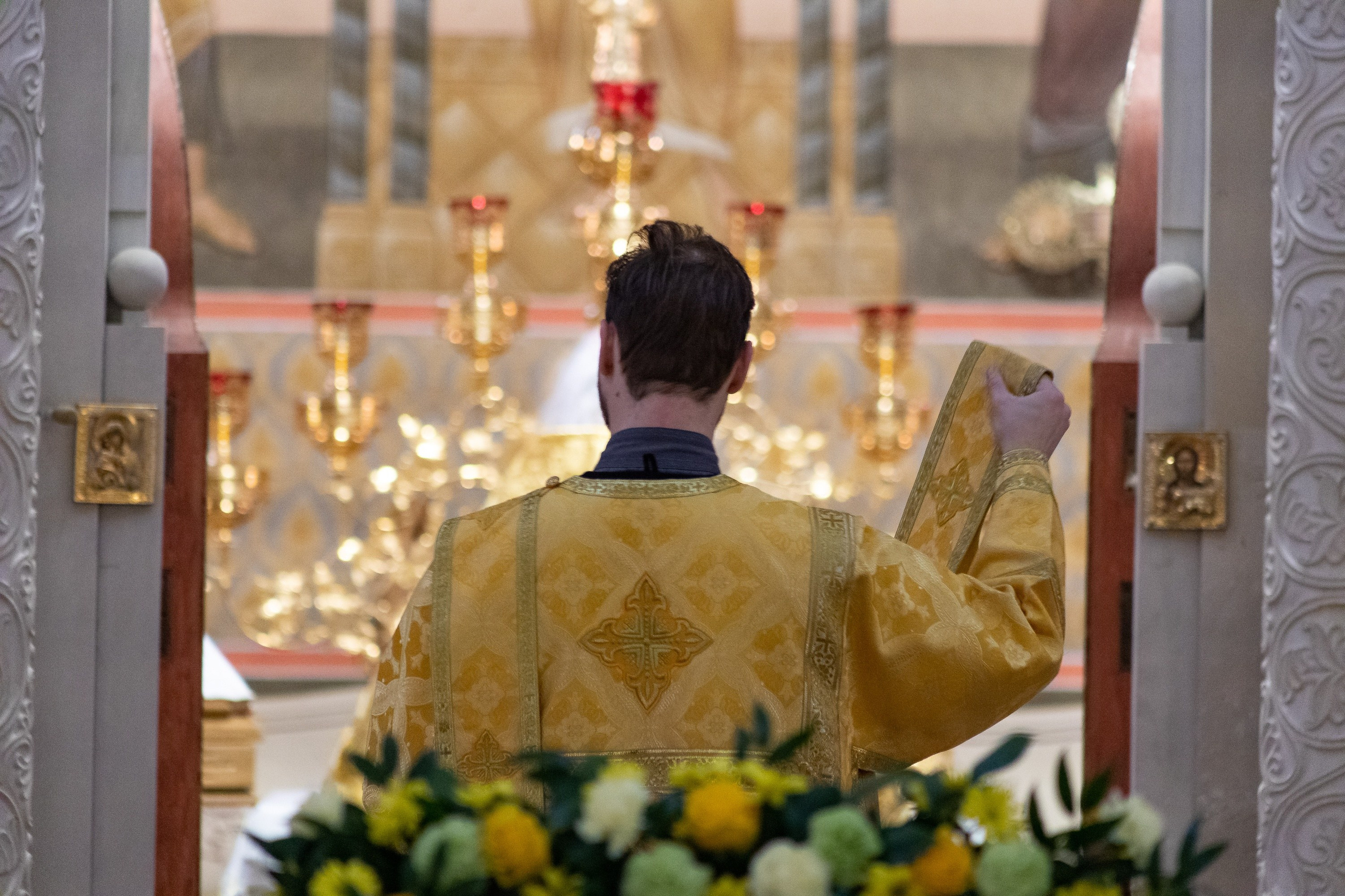 Праздничное богослужение Святителю Николаю 19 декабря. Интерьерный фотограф в Москве Роман Потапов