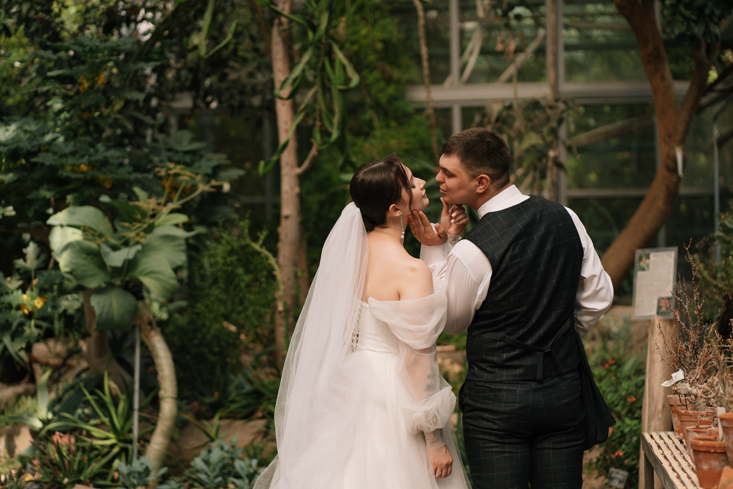 Свадебная фотосессия в оранжерее, Москва. Свадебный фотограф в Москве Анна Полушина