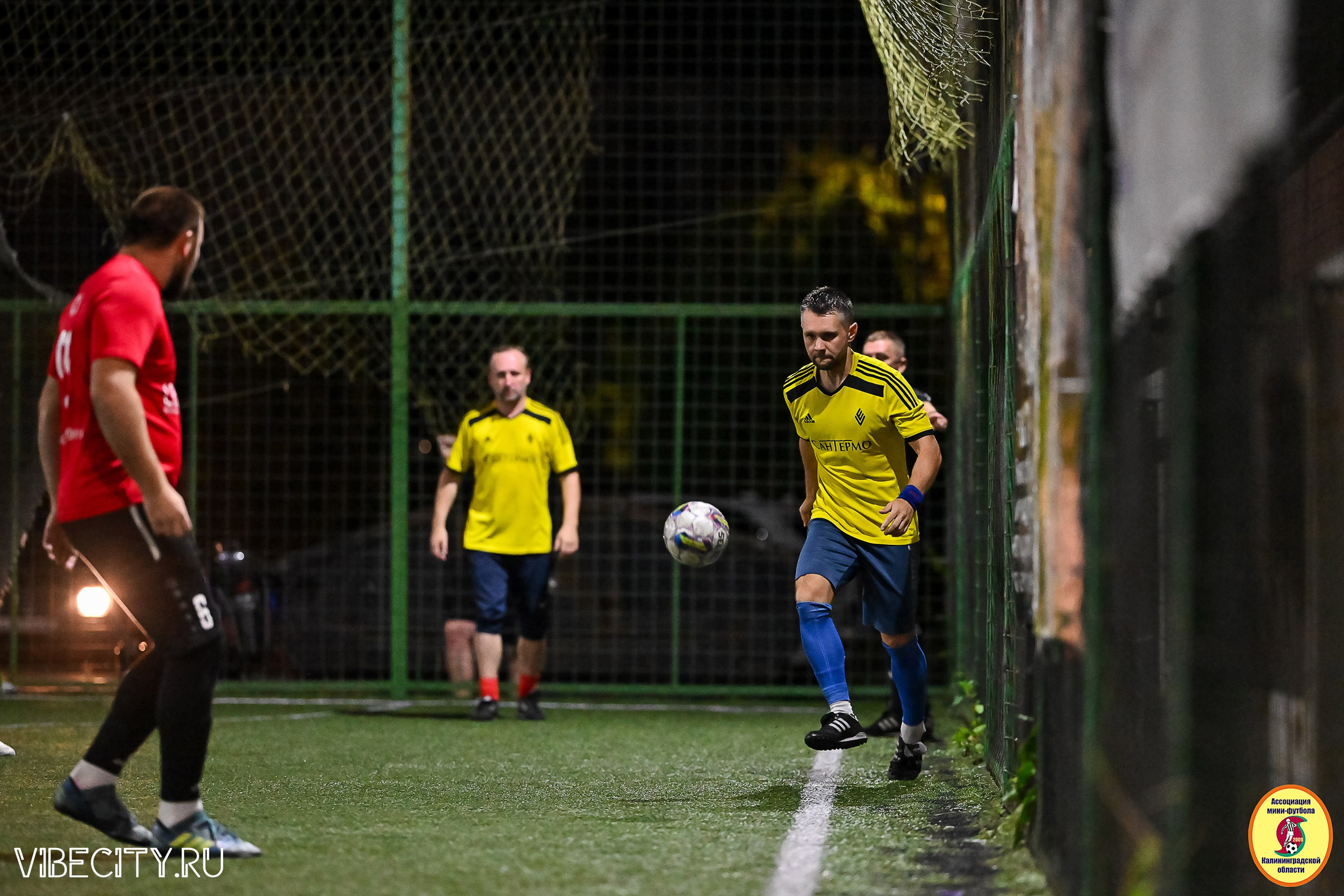 ФИНАЛЬНЫЕ ИГРЫ КУБКА МИНИ-ФУТБОЛЬНОЙ ЛИГИ И КУБКА КОРПОРАТИВНОЙ МФЛ 2025. VIBECITY.RU Вайб Сити Ру Фоторепортажи Фотоотчеты Калининград