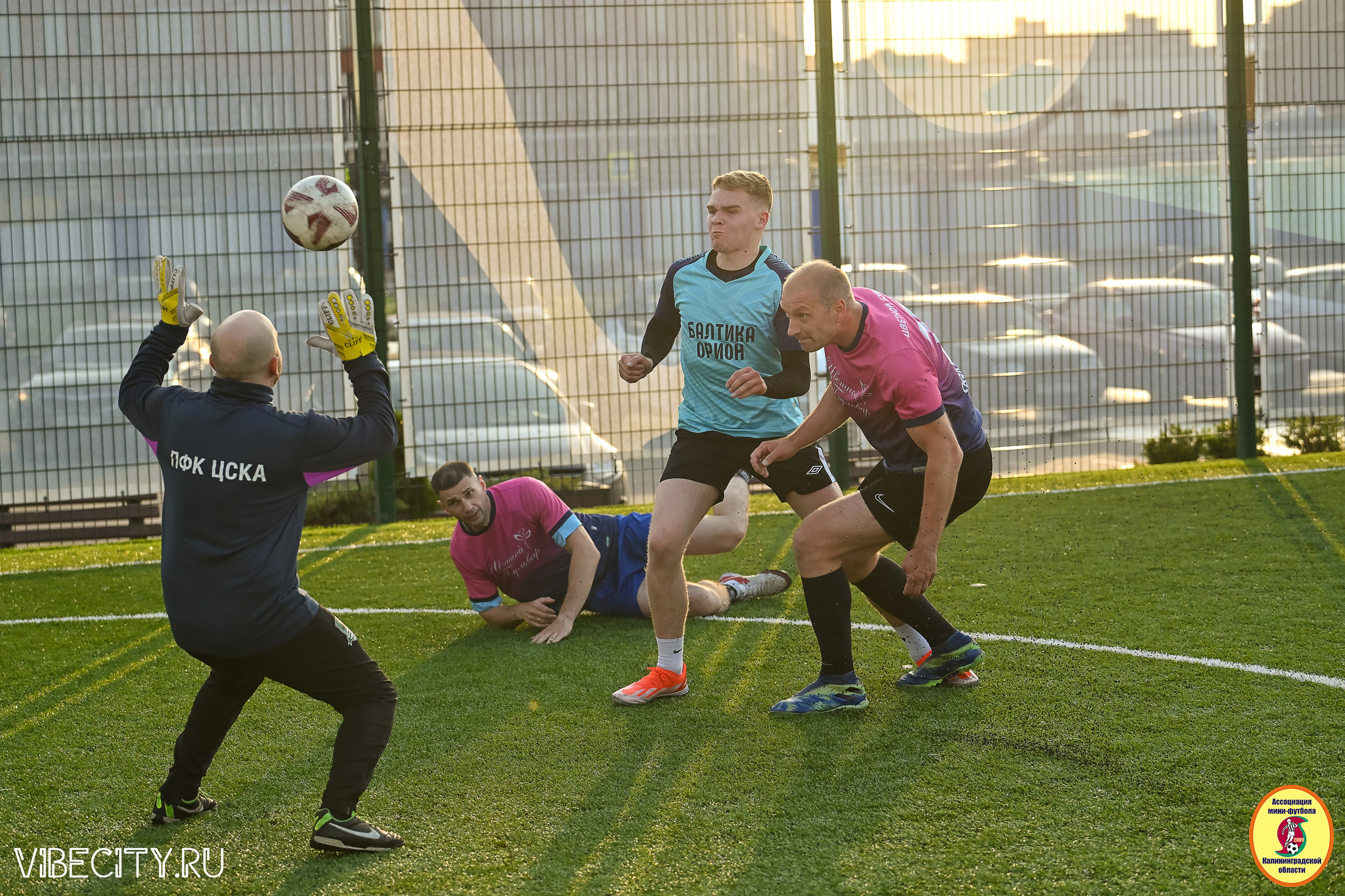 ИГРЫ МИНИ-ФУТБОЛЬНОЙ И КОРПОРАТИВНОЙ ЛИГИ. VIBECITY.RU Вайб Сити Ру Фоторепортажи Фотоотчеты Калининград