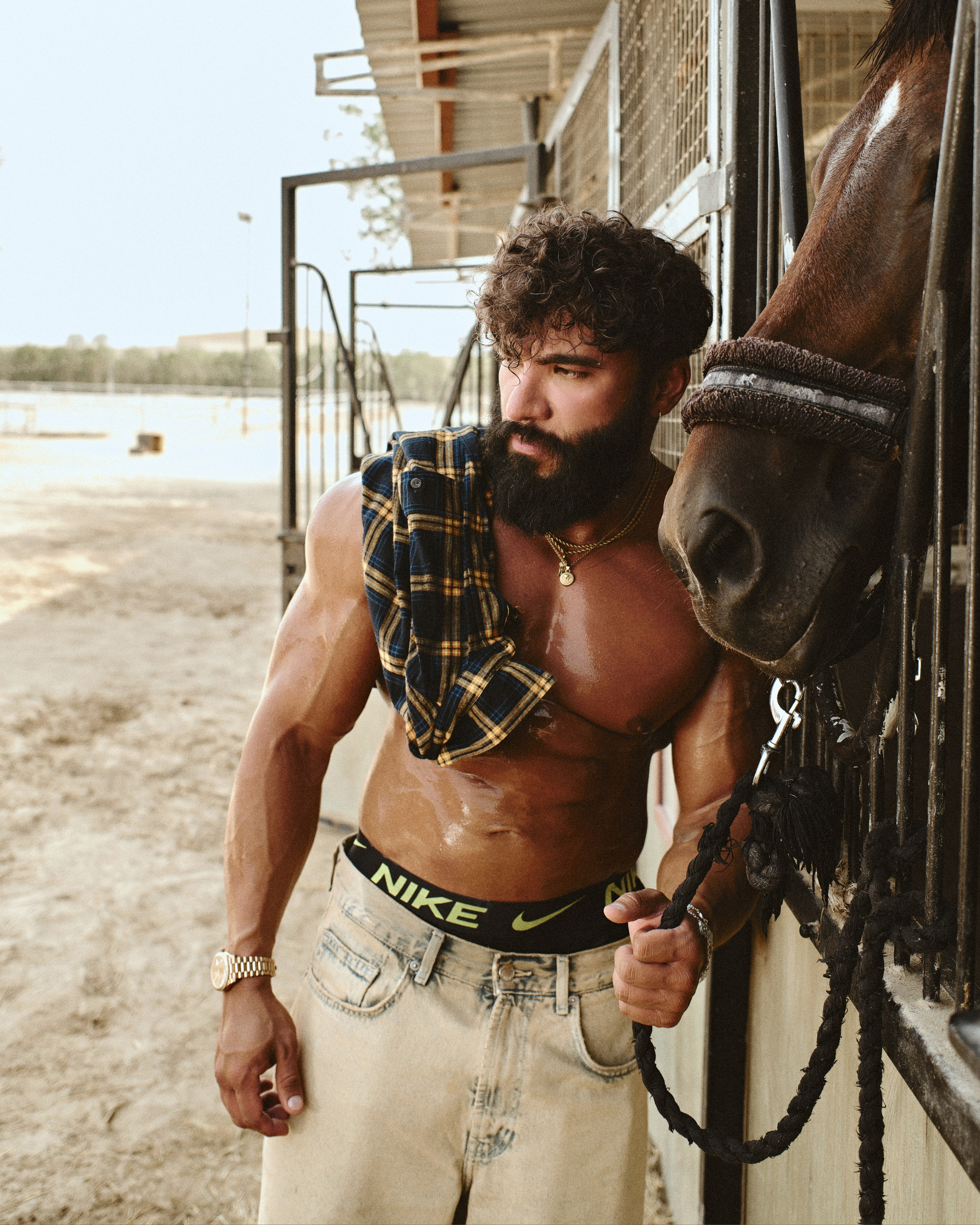 Ahmed. NOIZOMAX Художественный фотограф в Дубай