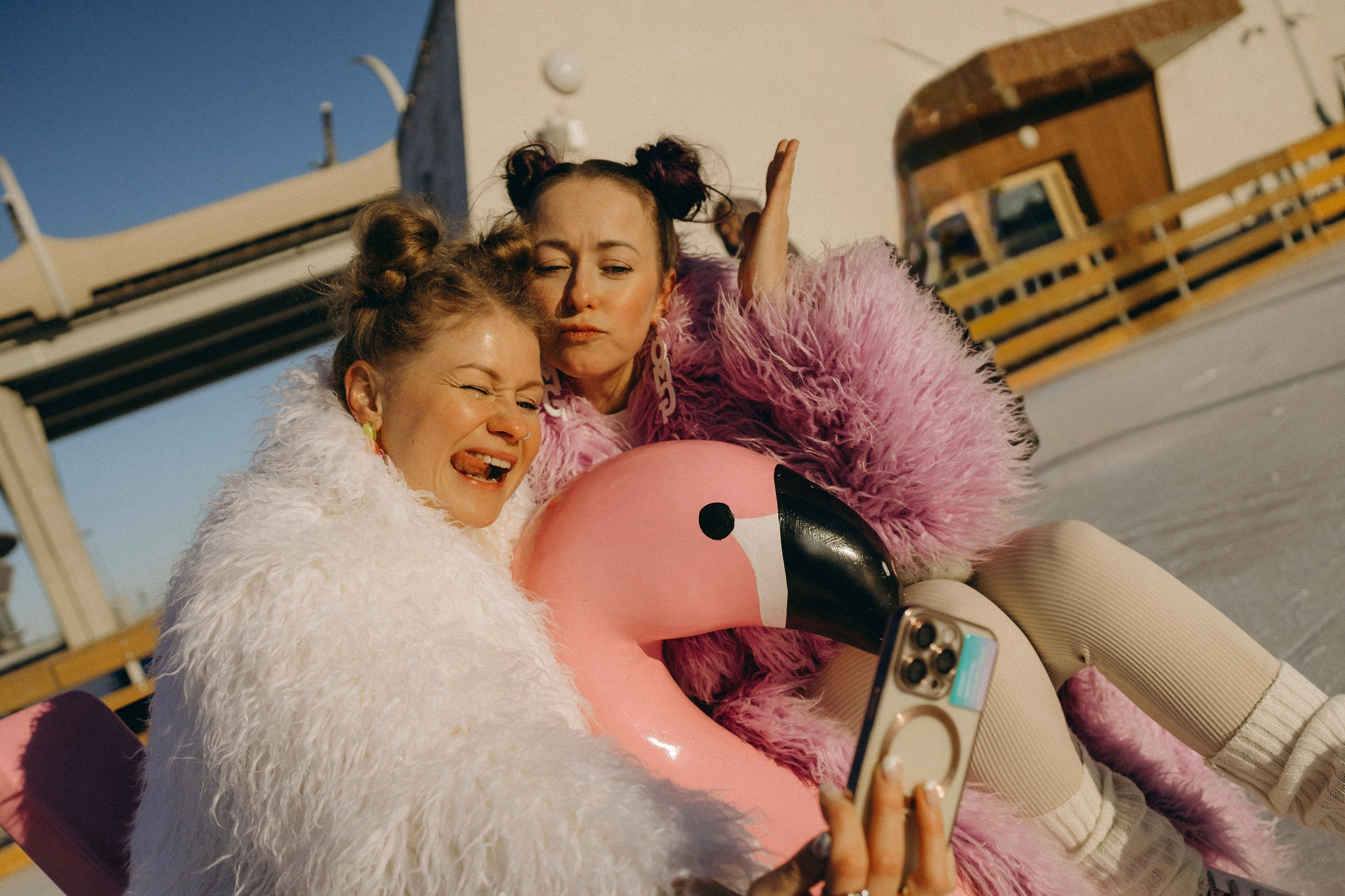 Катя, Арина. Главная