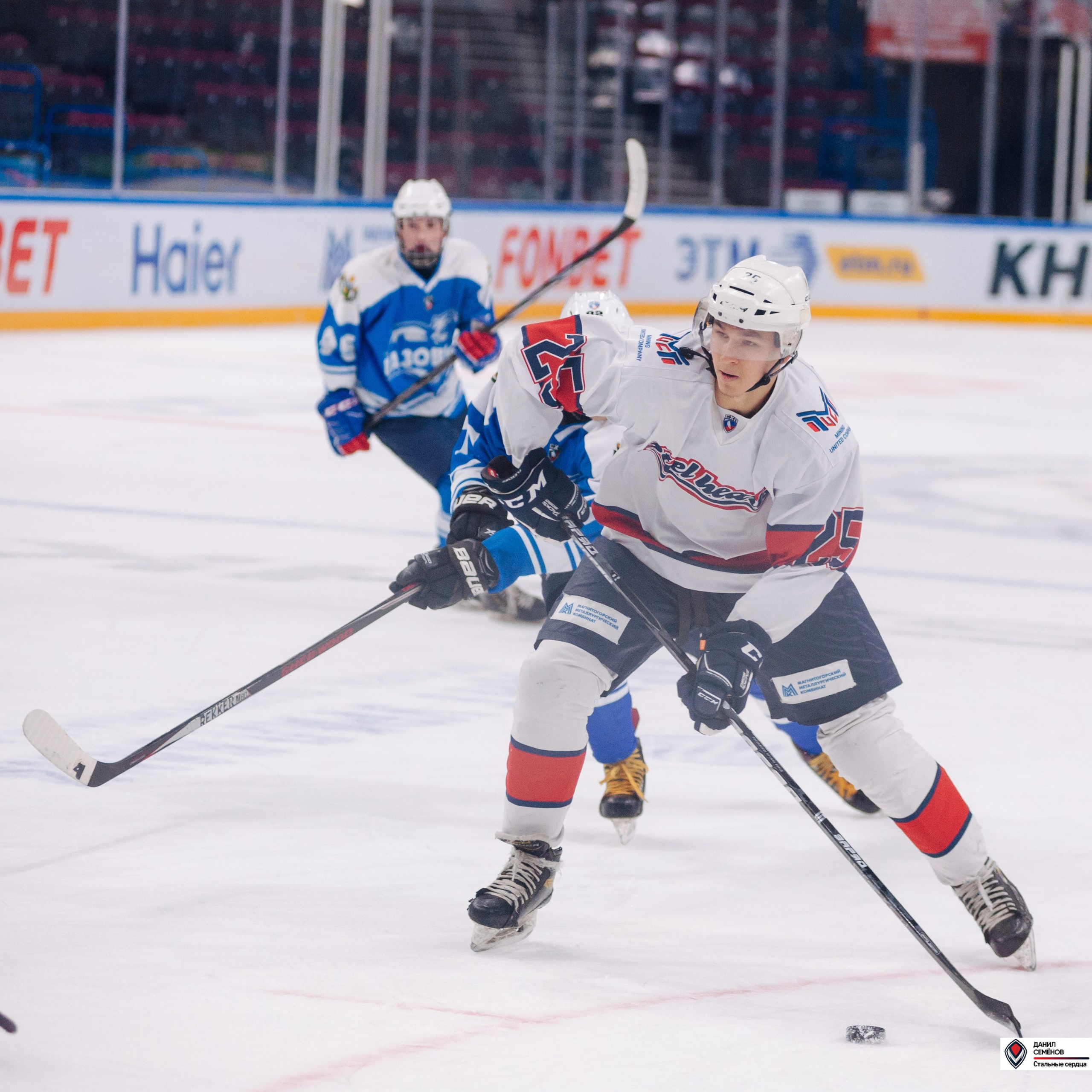 Чемпионат СХЛ. Стальные сердца — Газовик. Фотограф Магнитогорск Данил Семенов