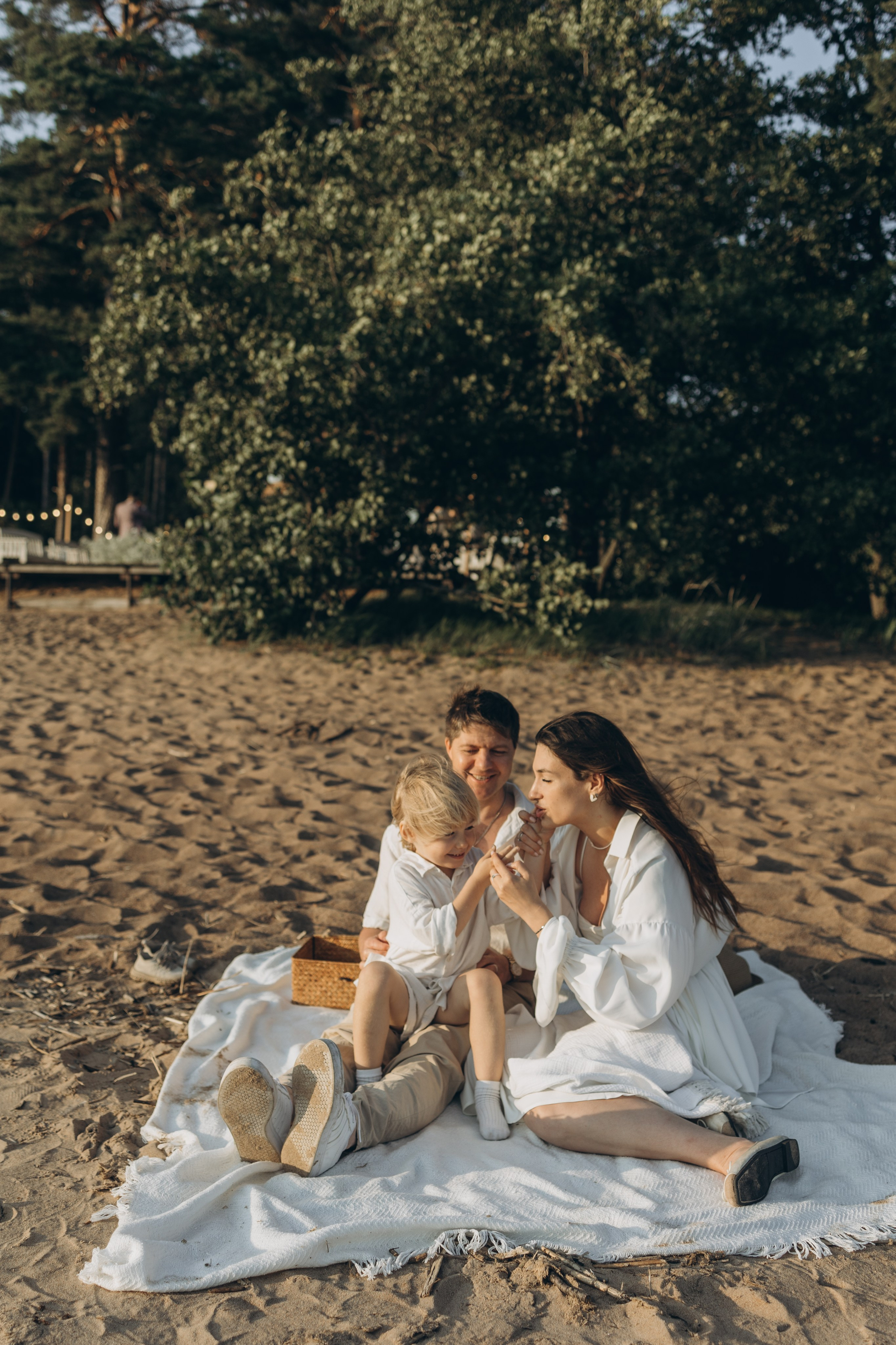 Эмилия, Дмитрий и Демид на Финском заливе. Семейный фотограф в Москве Виктория Ястребинская