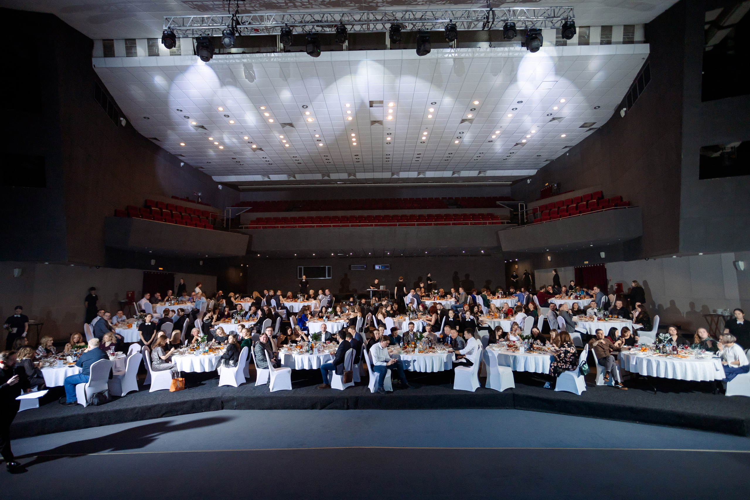 РЕПОРТАЖ: НОВЫЙ ГОД В ДК МЕТАЛЛУРГ. Профессиональный фотограф в Ижевске Леша Петров