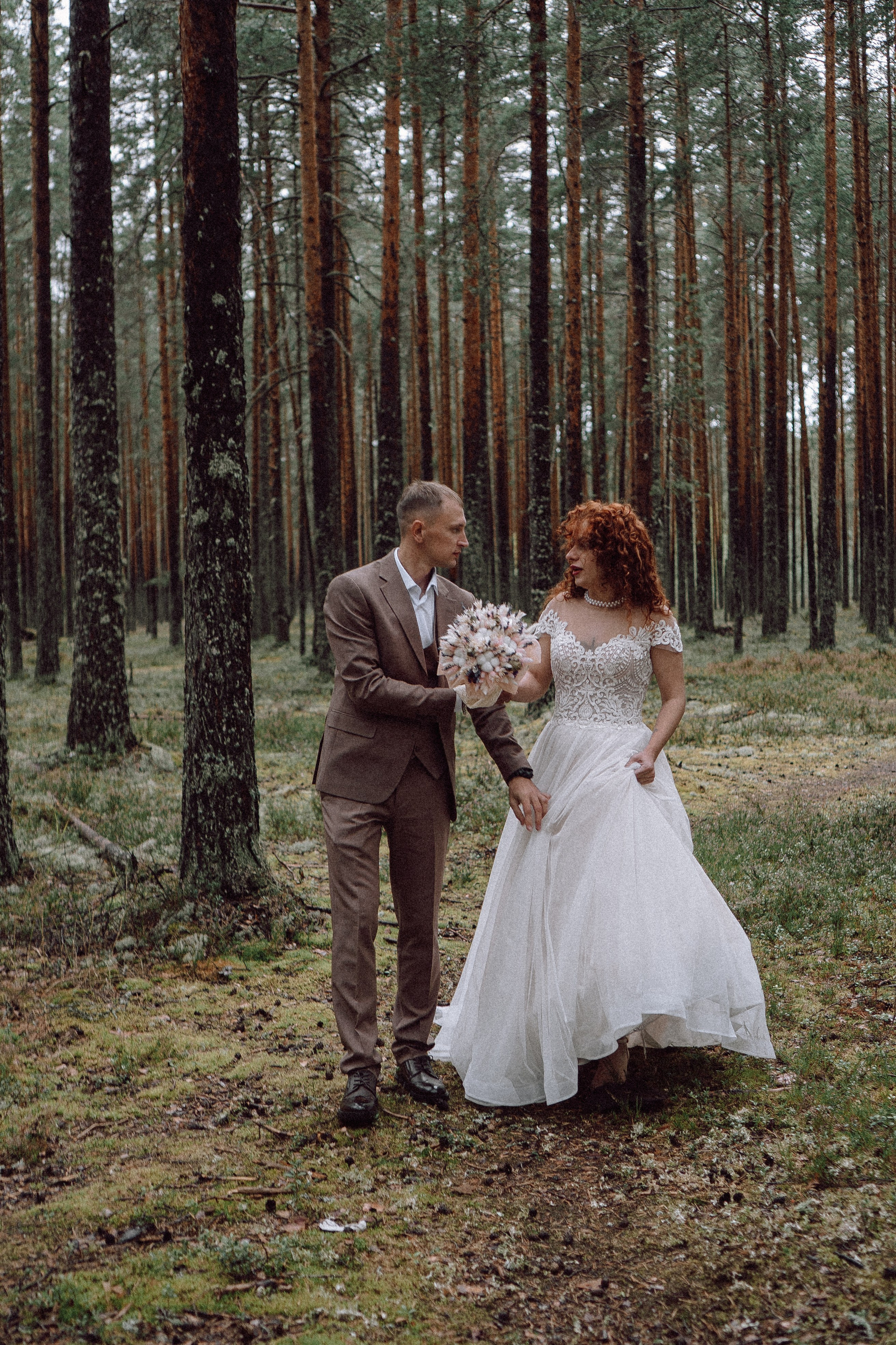 СВАДЕБНАЯ ФОТОСЕССИИЯ ПАРЫ В ГОРОДЕ ПРИОЗЕРСК В СОСНОВОМ ЛЕСУ И С ПИКАПОМ. Профессиональный фотограф, Санкт-Петербург — Виктория Богомолова