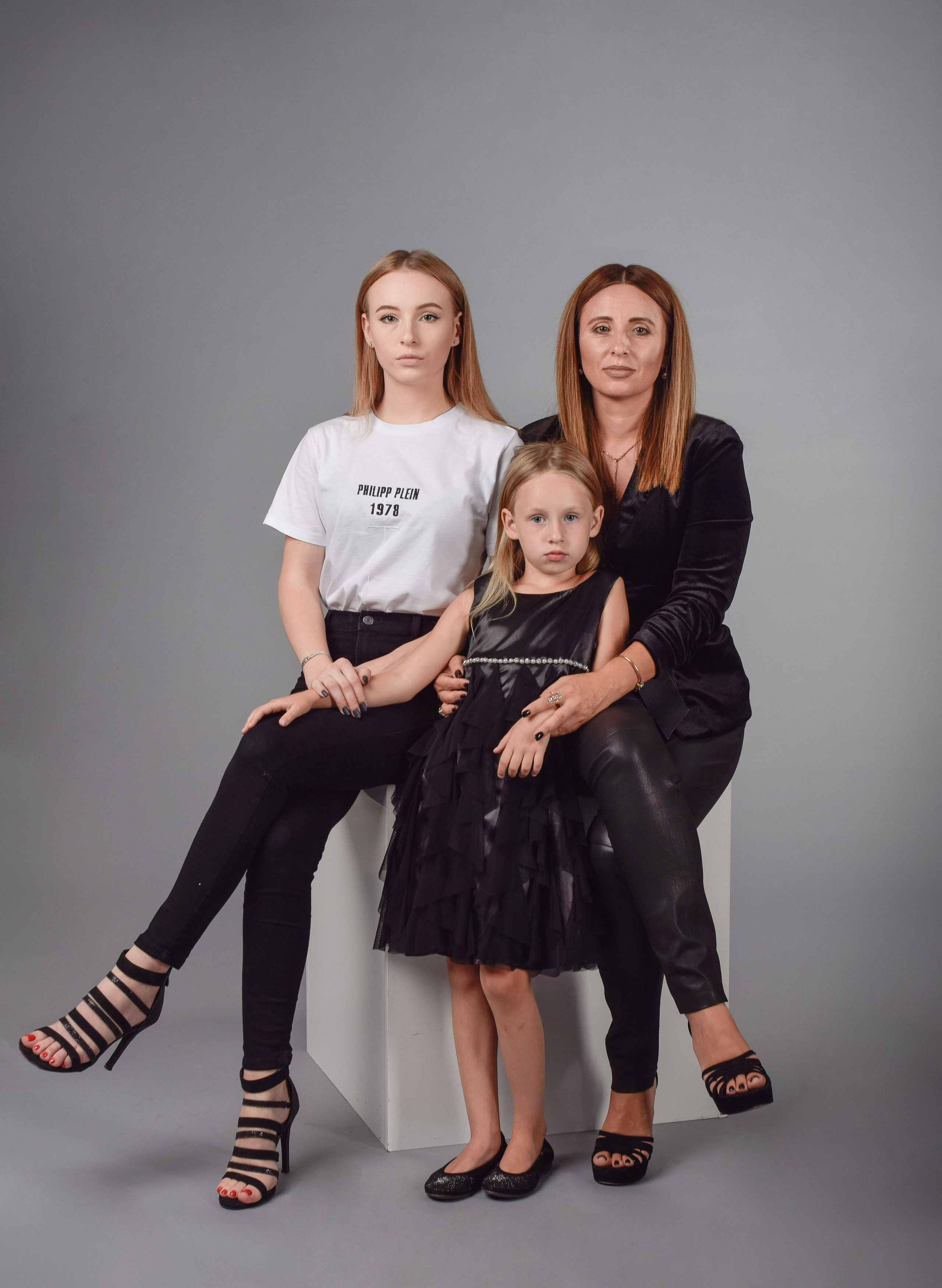 СЕМЕЙНЫЙ ПОРТРЕТ В СТУДИИ. Фотограф в Ялте Инна Найден. Детский и семейный фотограф