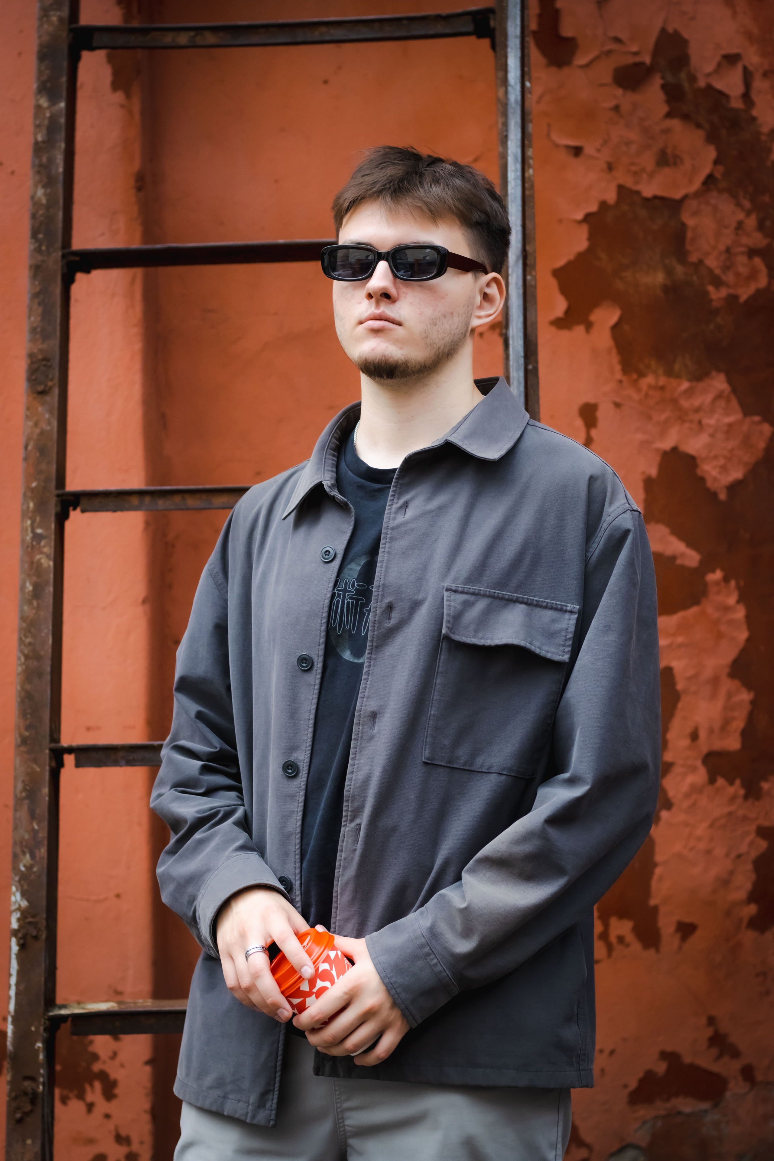 мужчина с кофе