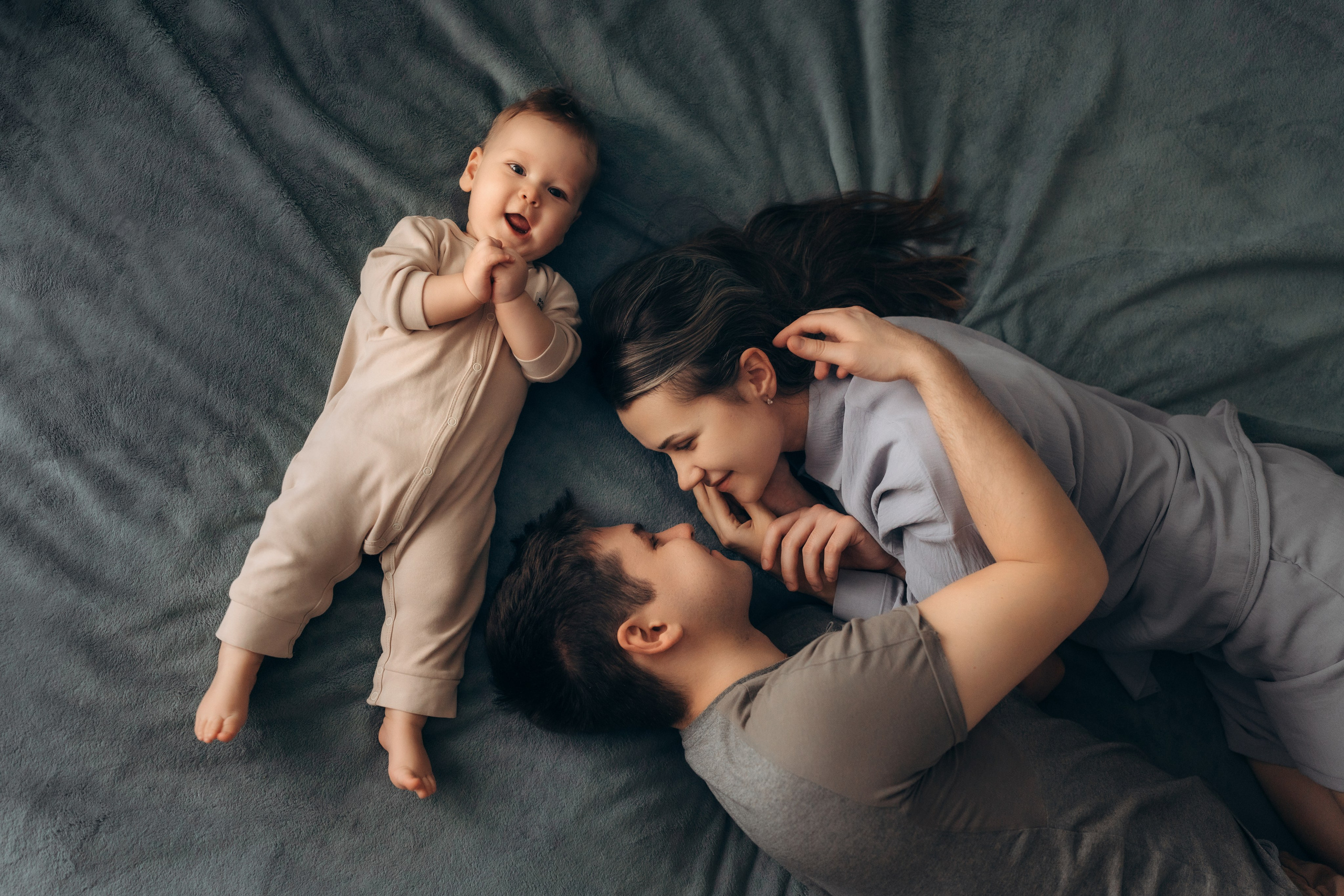 Домашняя фотосессия для Тани, Леши и Ромочки. Детский, семейный и ньюборн фотограф в Москве Юлия Шуарт