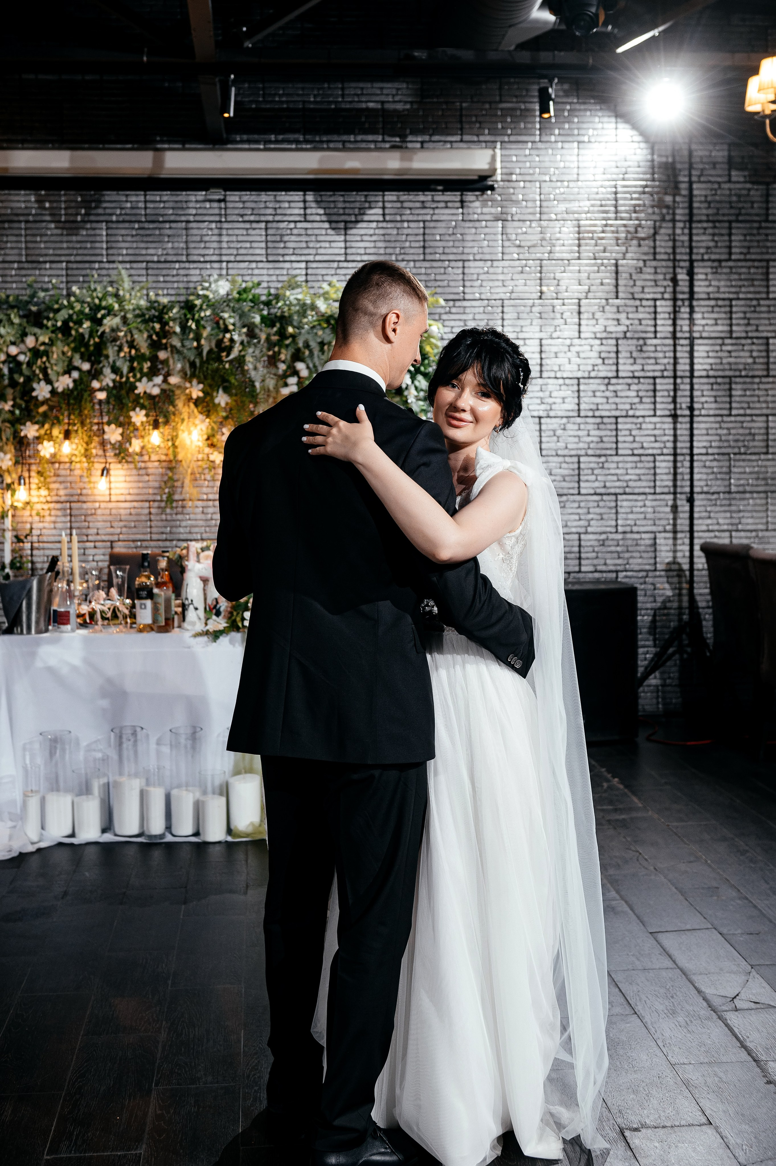 Свадьба с венчанием в Щелково. Прогулка в Гребнево, ресторан Кинза, отель Премиум. Свадебный и семейный фотограф Виктория Носачёва. Щелково, Москва и МО