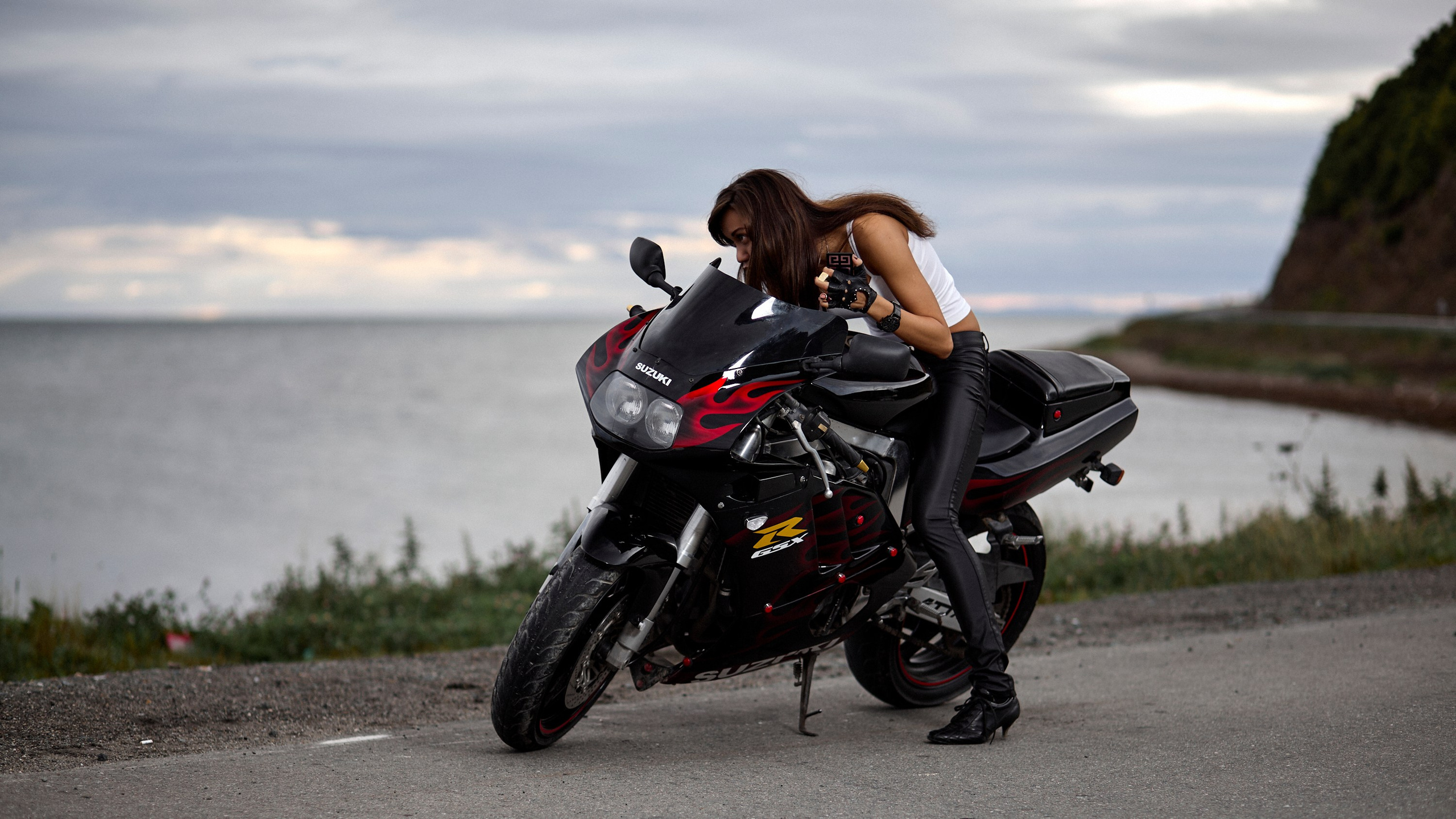 Парень, девушка, байк. Фотограф Андрей Серенков