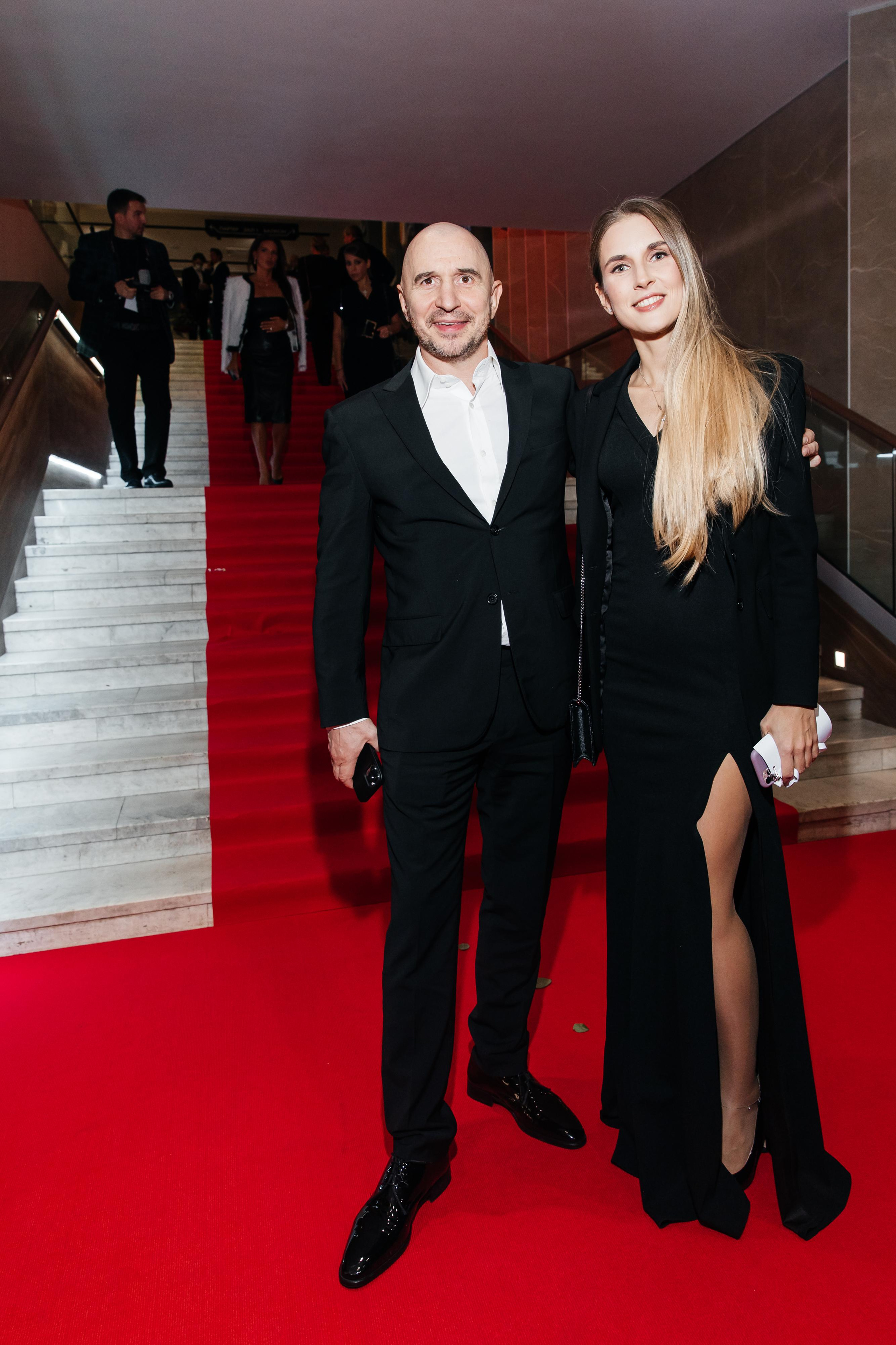 Петр Буслов с супругой на премьере фильма Бумеранг в Москве