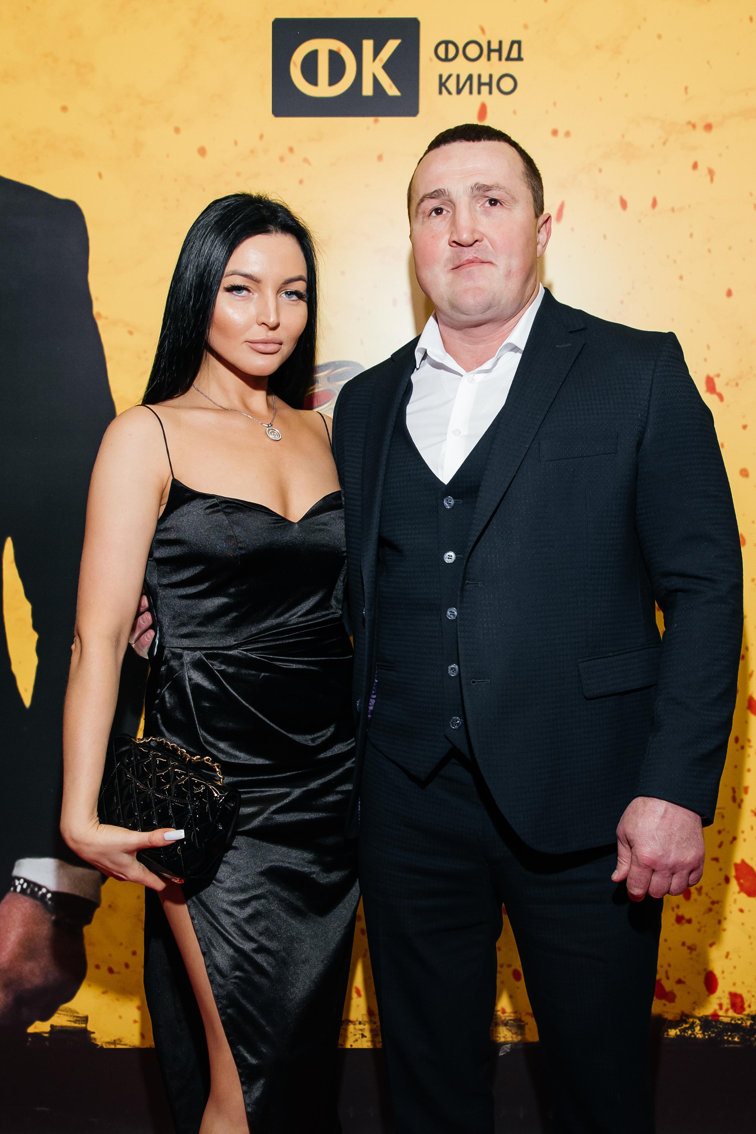 Денис Лебедев со спутницей на премьере фильма Бумеранг в Москве