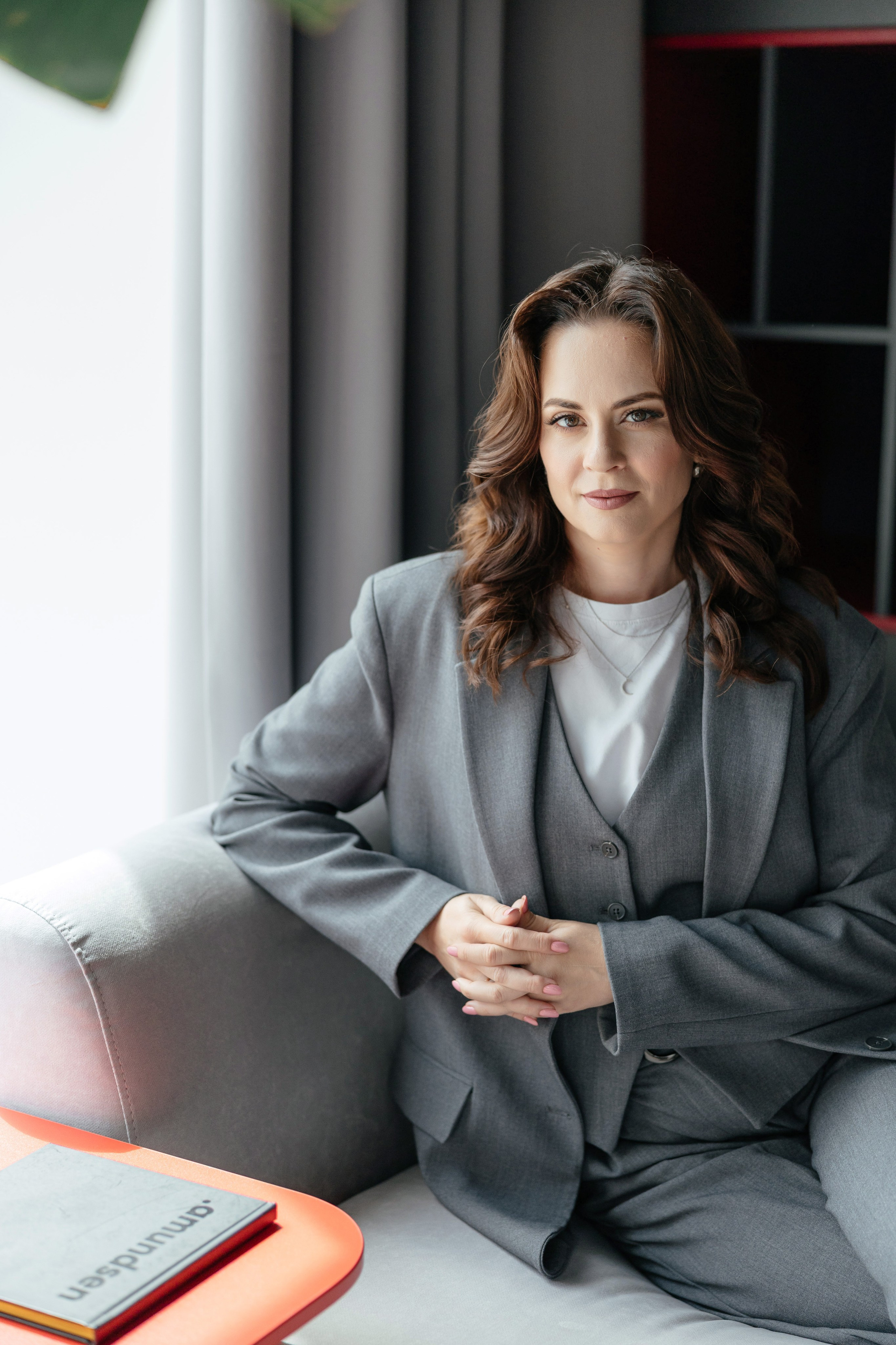 Маркетолог Юлия Стрельцова. Фотограф для бизнеса Константин Брусницын в Екатеринбурге