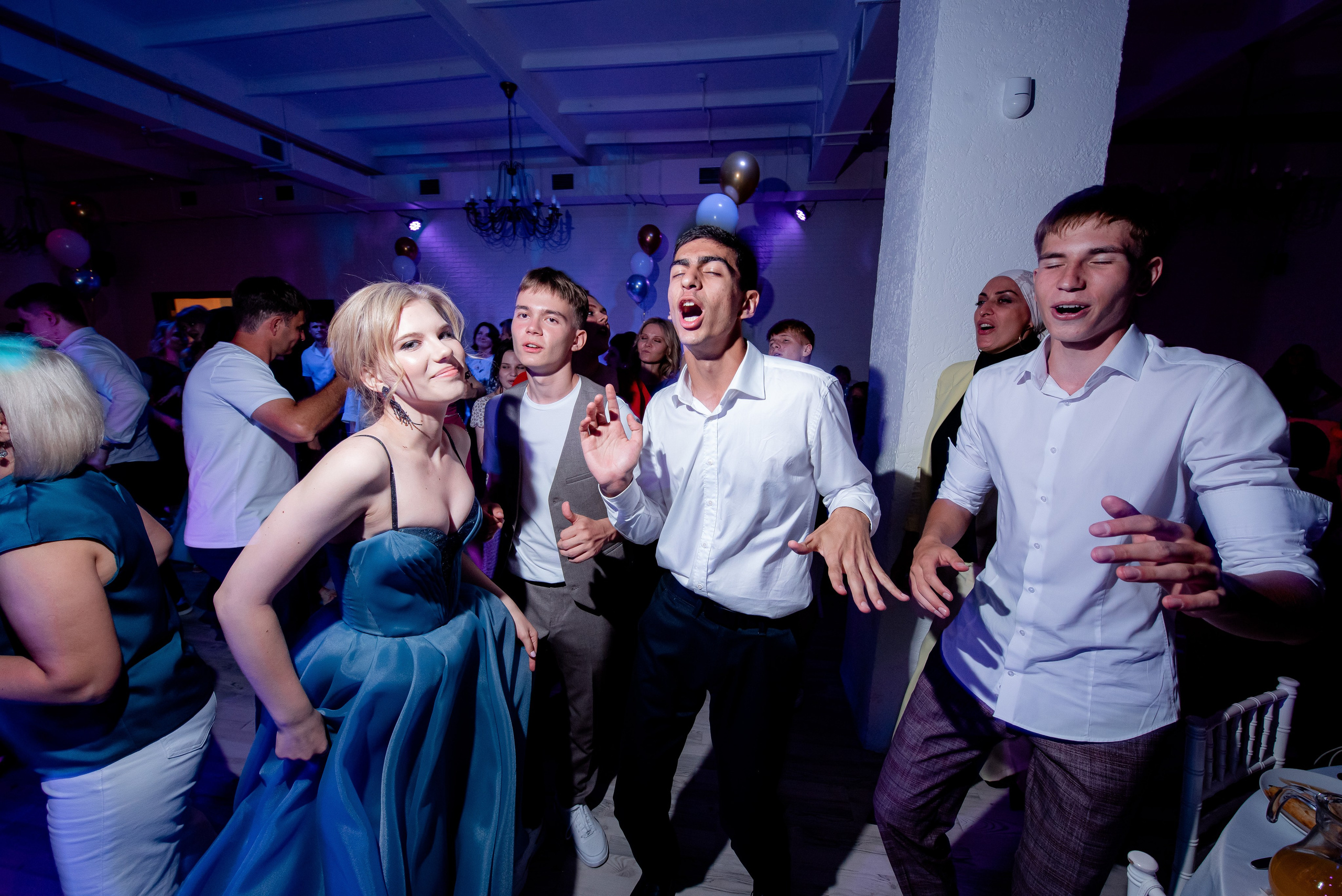 30 Школа. Вручение и Банкет. ДК Юбилейный и Банхоф. Фотограф в Волгограде и Волжском Александр Горбань