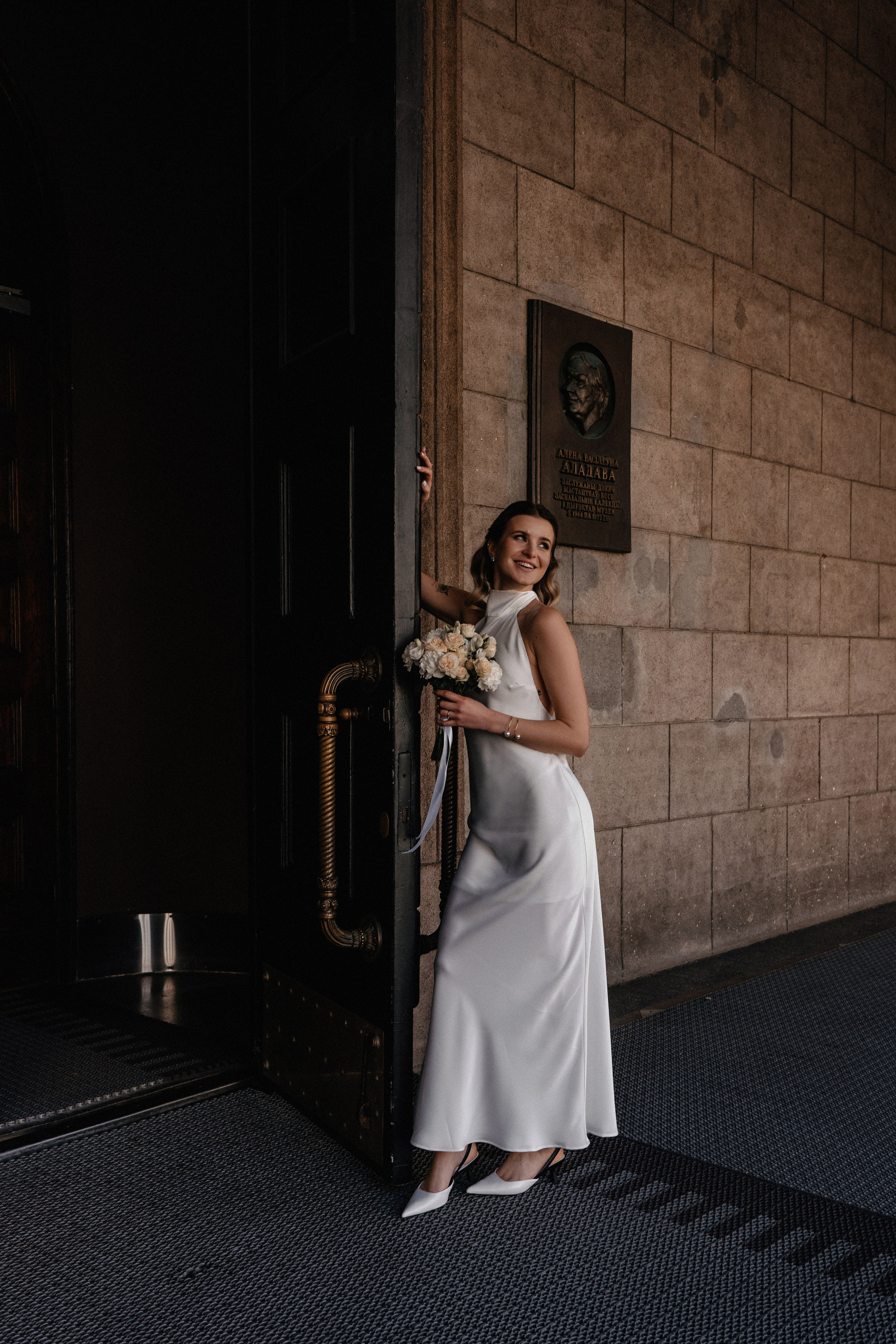 Любовь в одном знаменитом подъезде Минска. Ваш семейный фотограф в Минске — Вика Трегубова