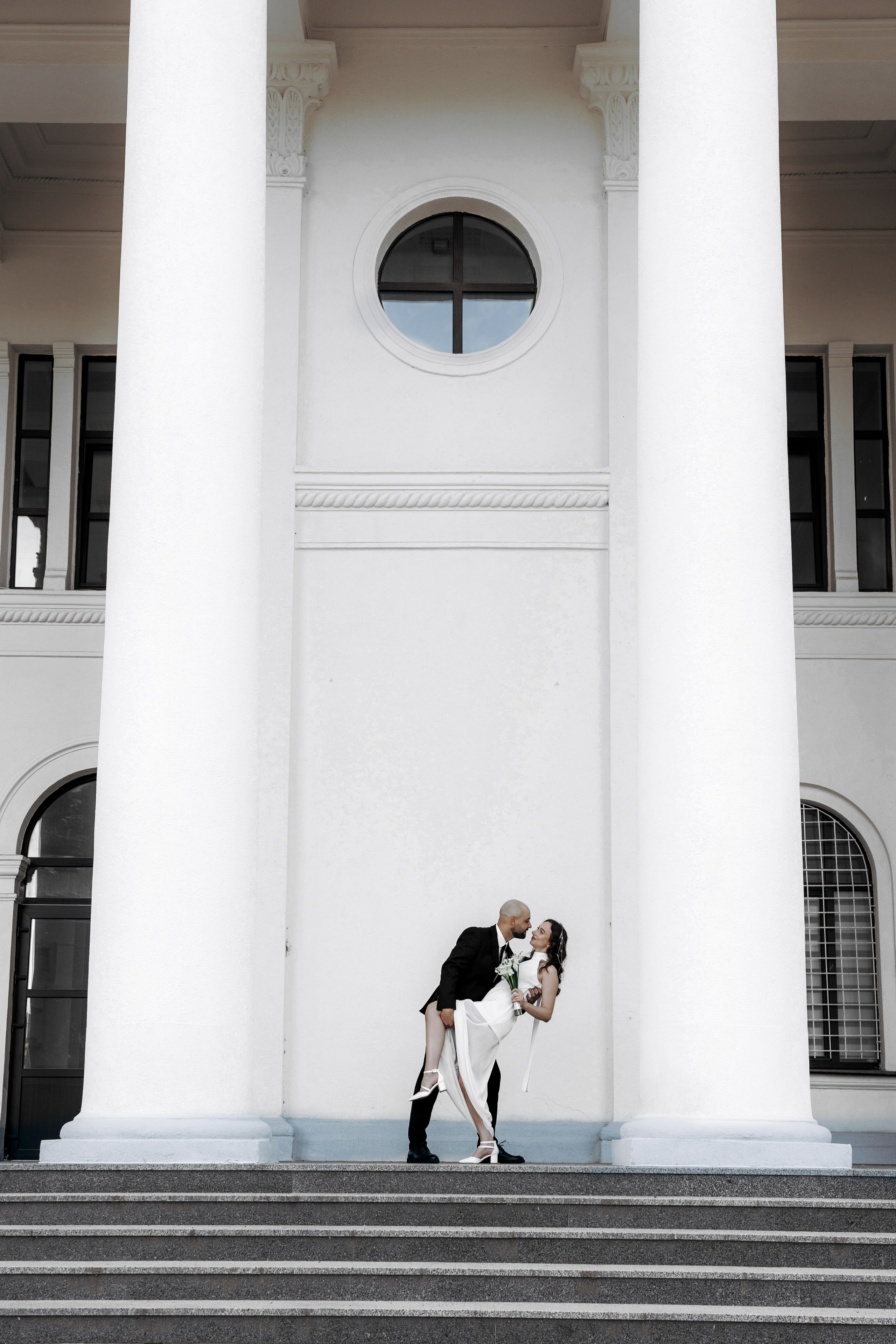 Любовь на фоне старого аэропорта. Ваш семейный фотограф в Минске — Вика Трегубова