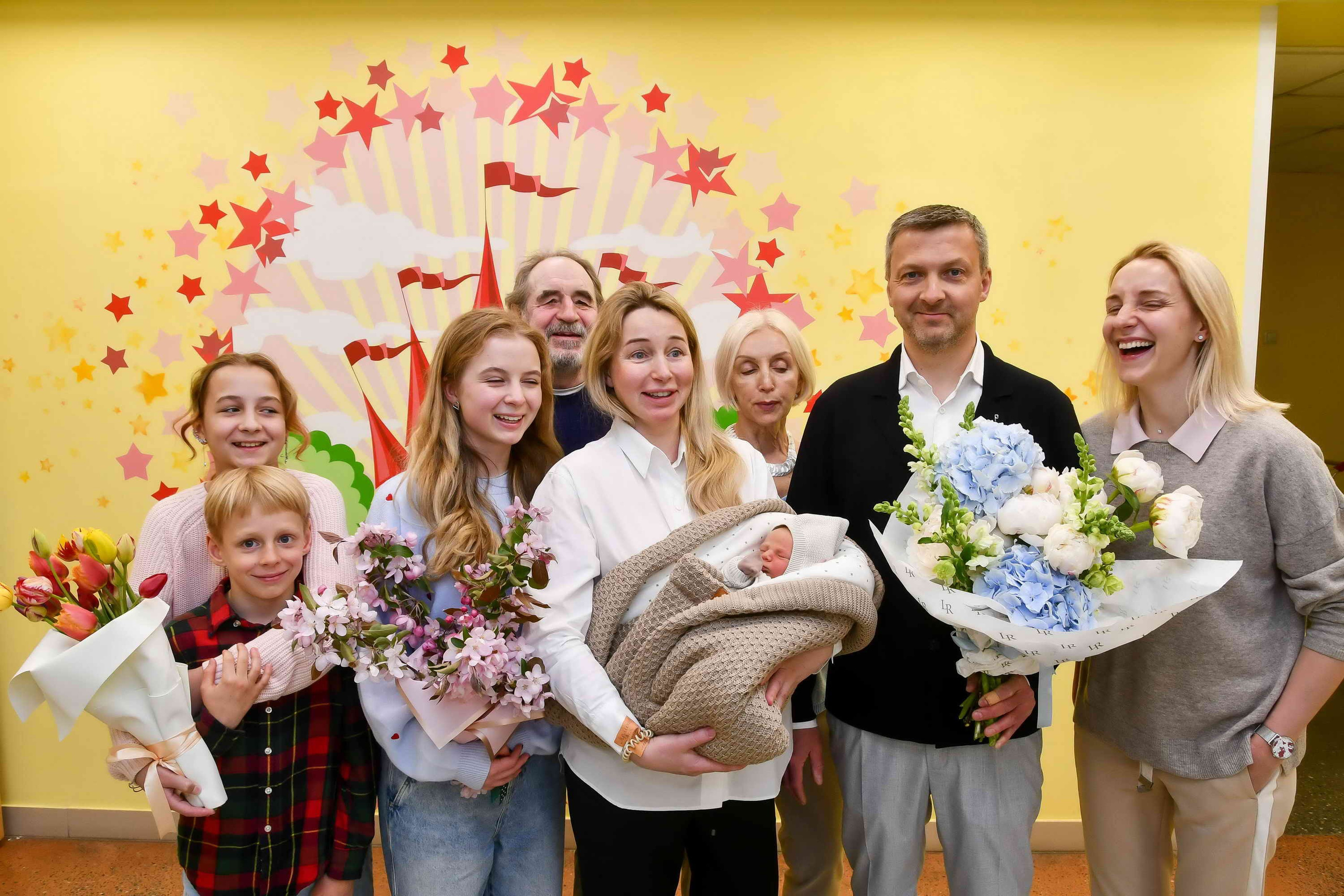 Выписка из роддома. Гуляния. Репортажный и детский фотограф в Новосибирске