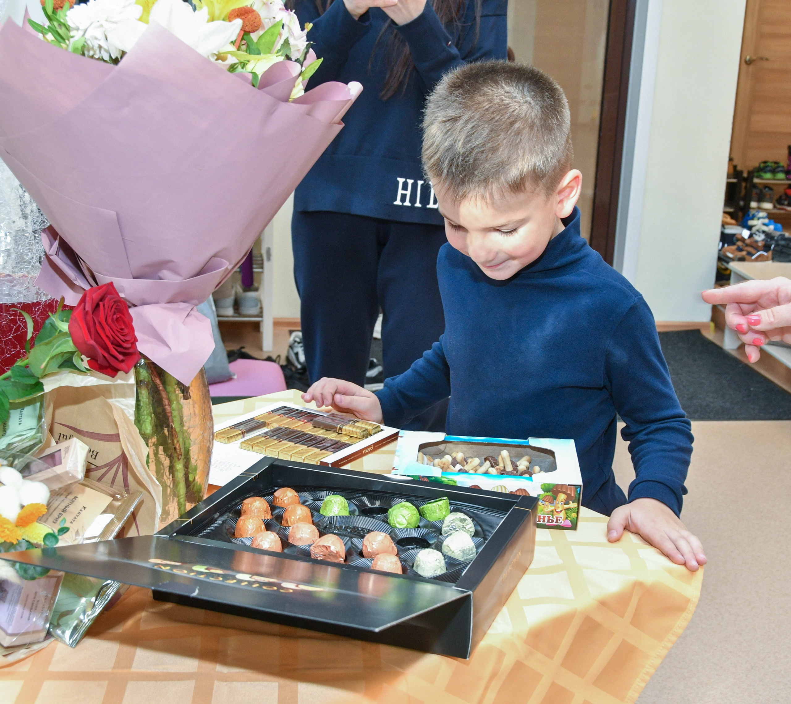 2023 г. День дошкольного работника и прогулка. Репортажный и детский фотограф в Новосибирске