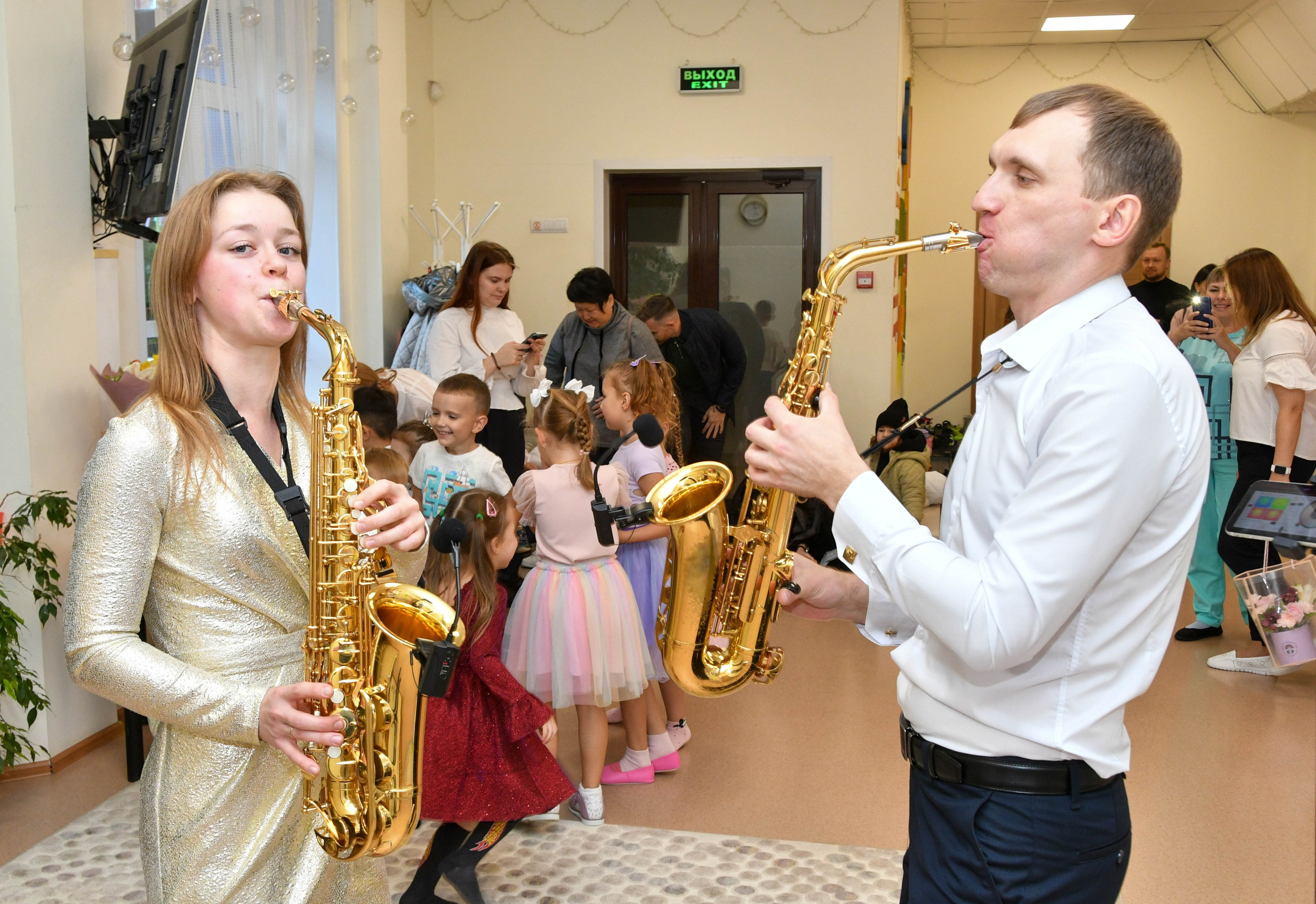 2023 г. День дошкольного работника и прогулка. Репортажный и детский фотограф в Новосибирске