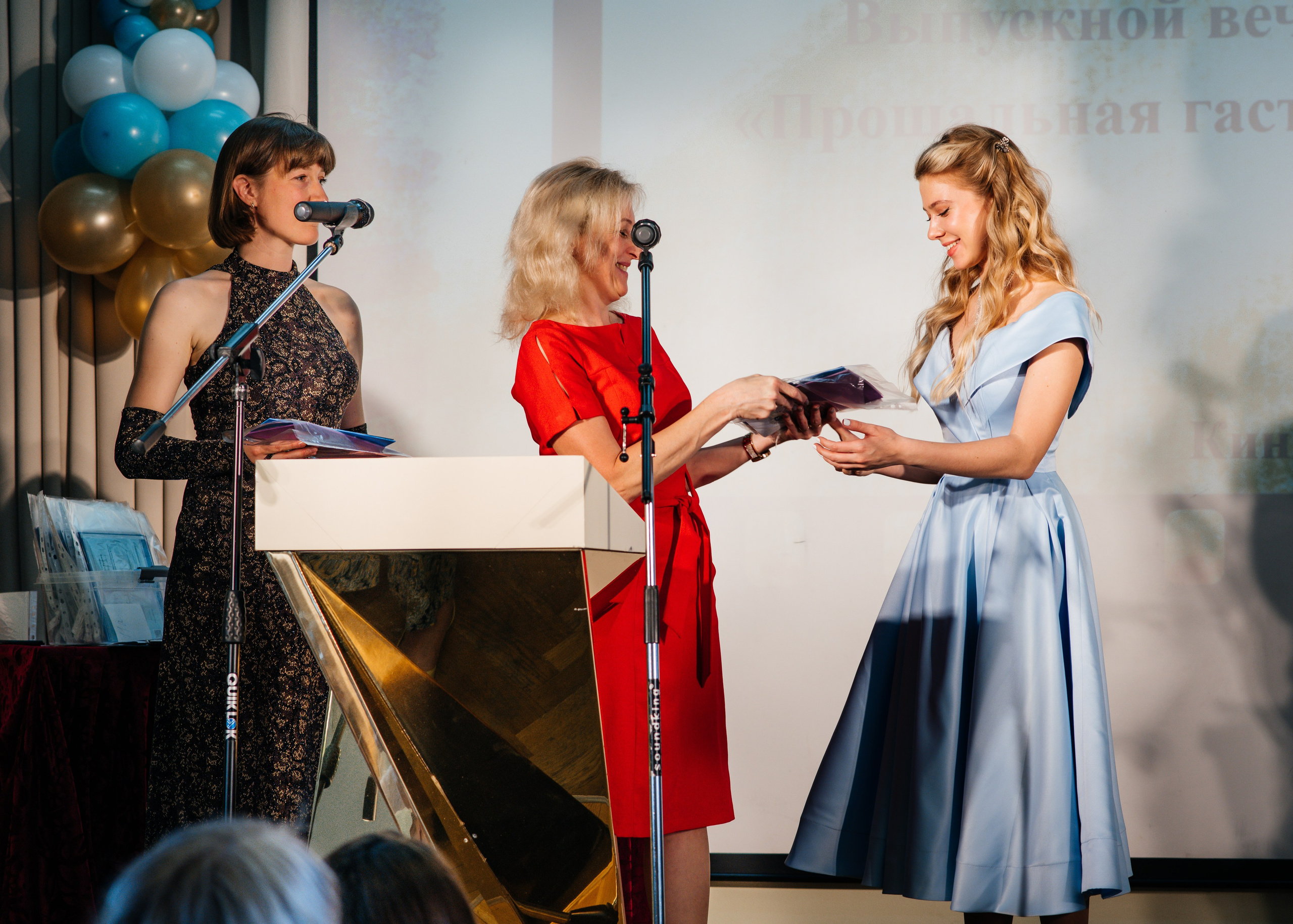 Вручение аттестатов. Выпускные альбомы в Подольске Москве и МО