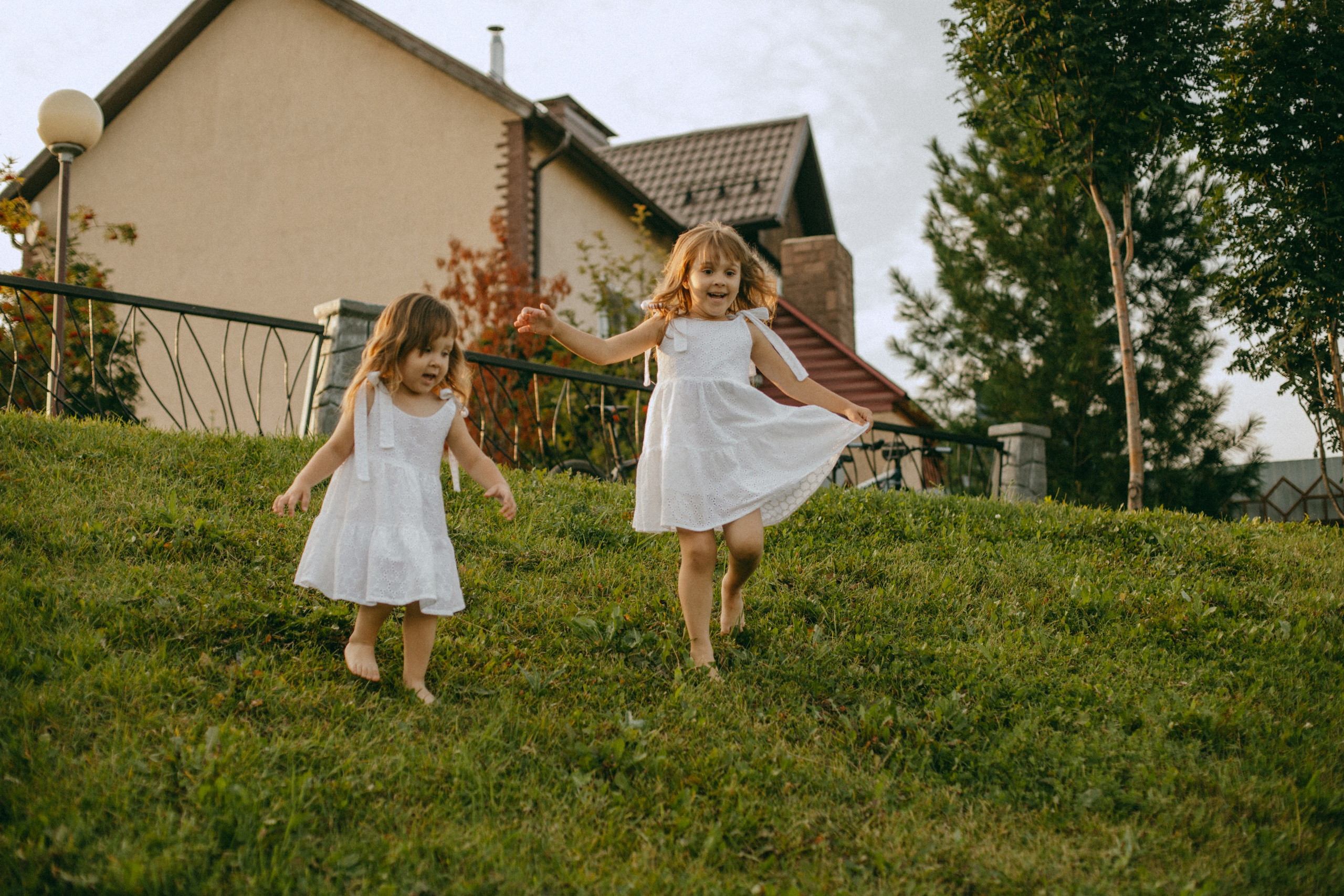 Эмма и Влада на летней прогулке с мамой. Фотограф Наталья Кургина Слюдянка Иркутск