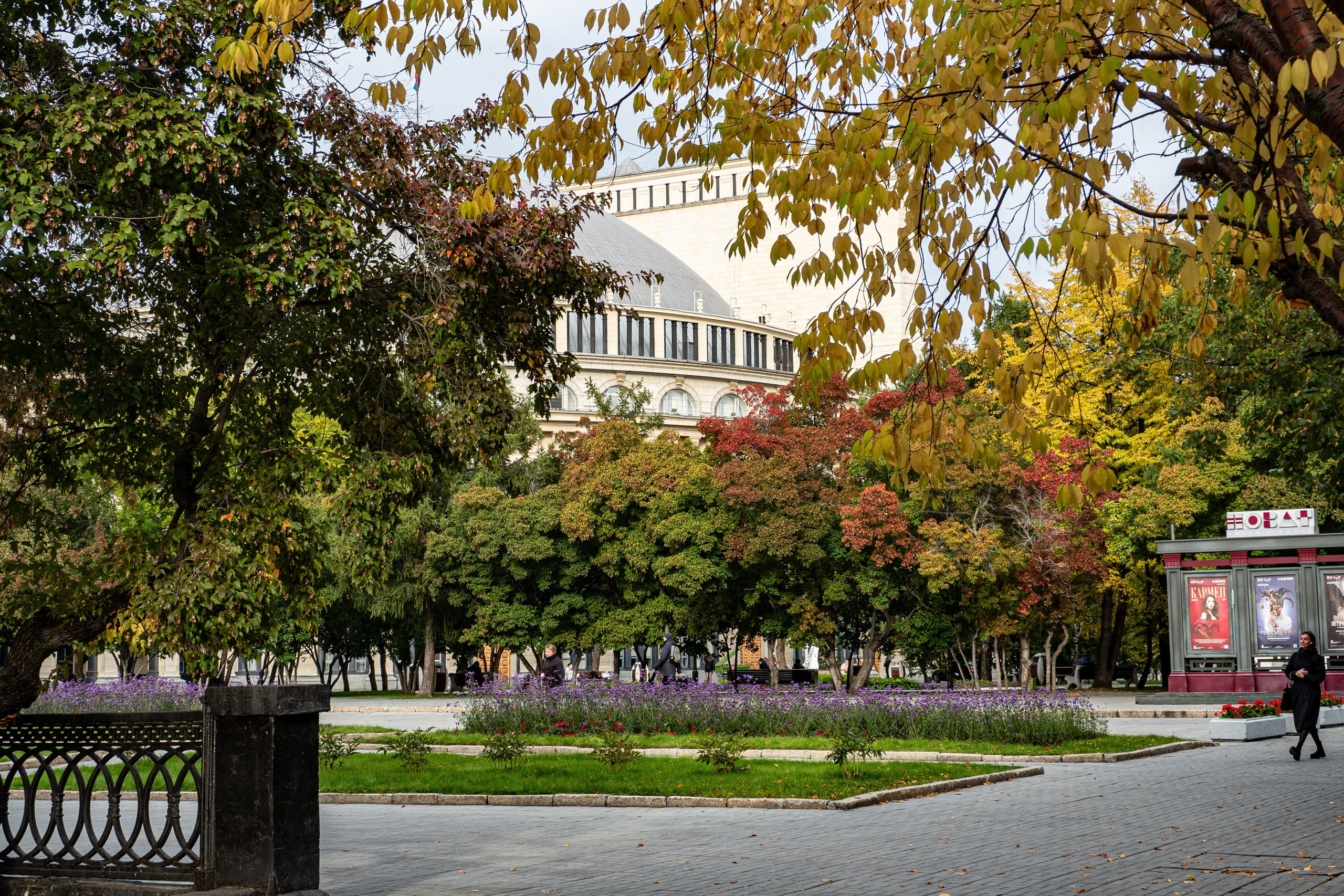 36 видов Театра оперы и балета. Фотограф Алексей Школдин. Новосибирск