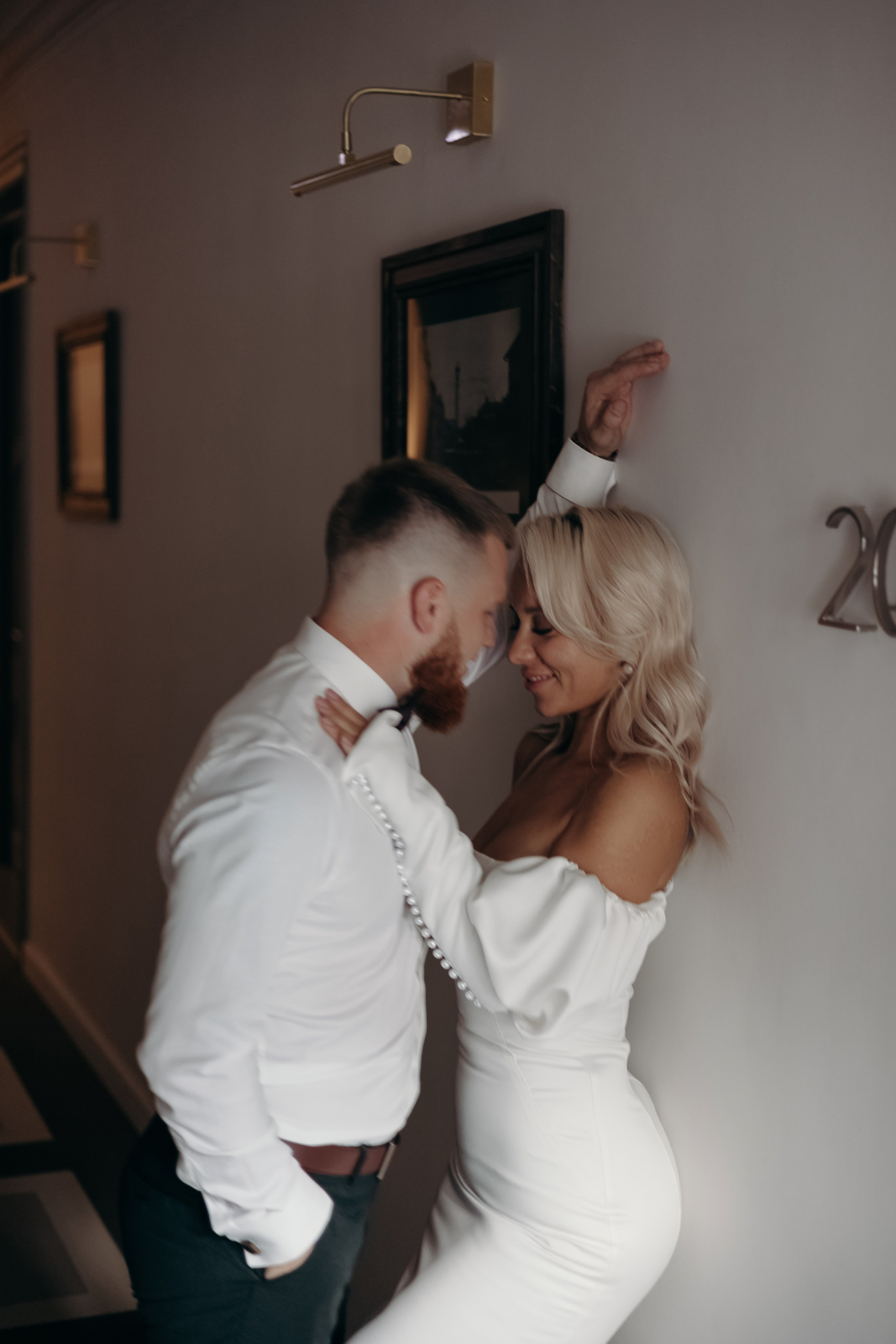 Александр и Елена (сборы, ресторан). Фотограф свадебный семейный в Красноярске Шукшина Наталья