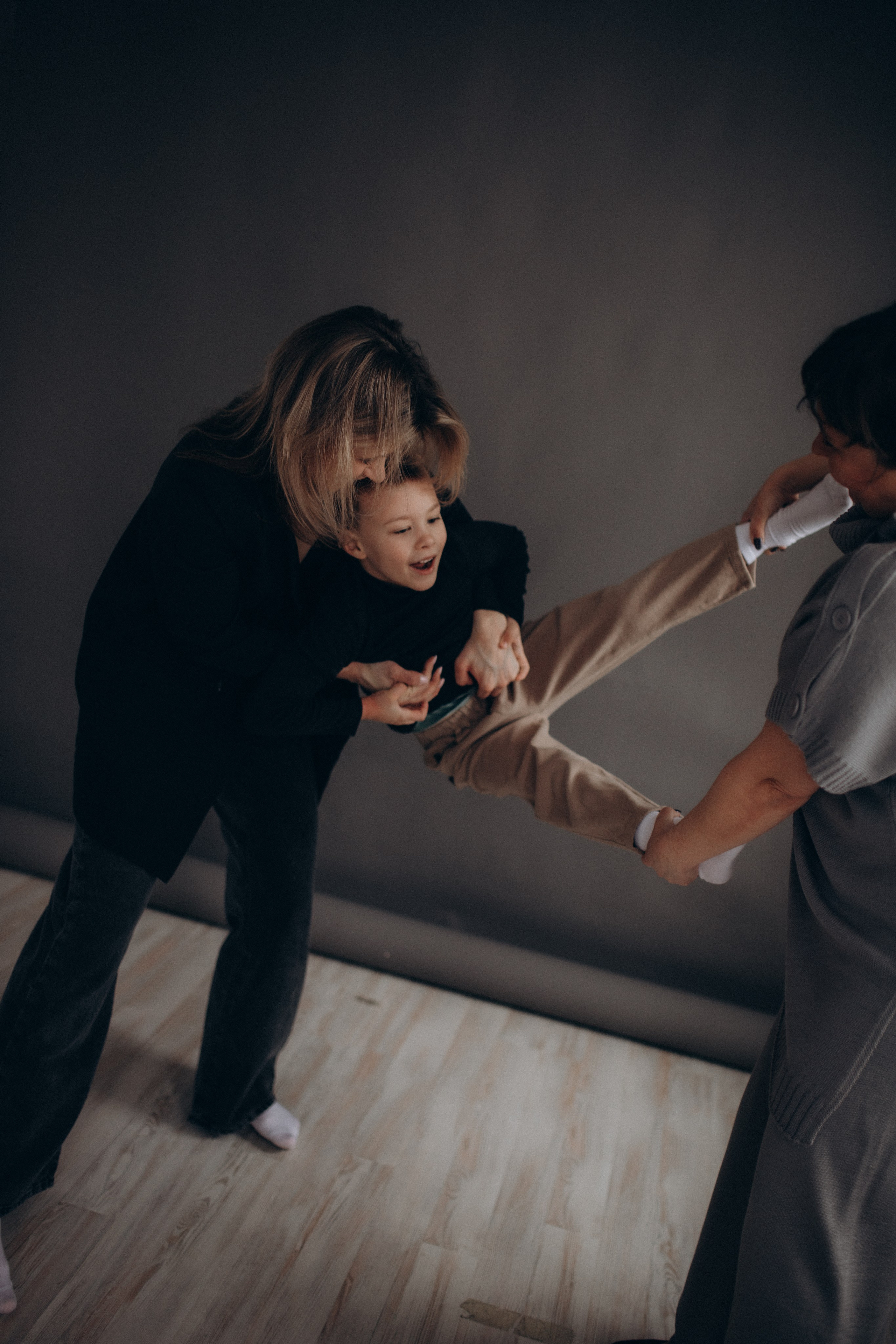 Семейная фотосессия в студии г. Тихвин. Услуги