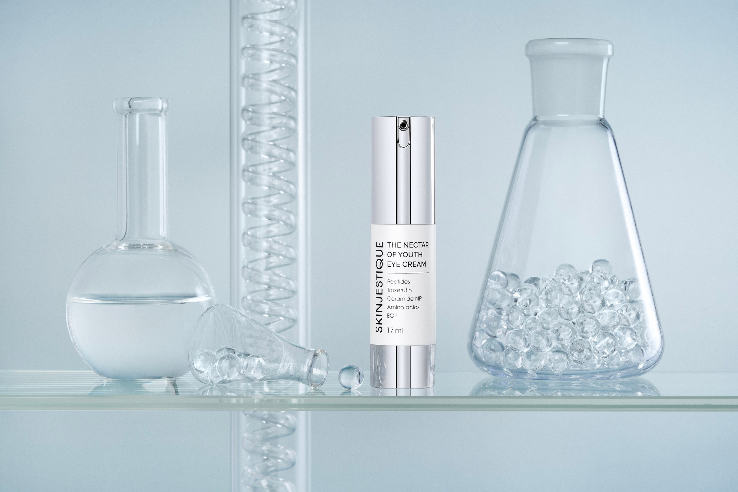 Предметная съемка крема для глаз для косметического бренда Skinjestique. Бьюти и предметный фотограф в Москве Светлана Грачева