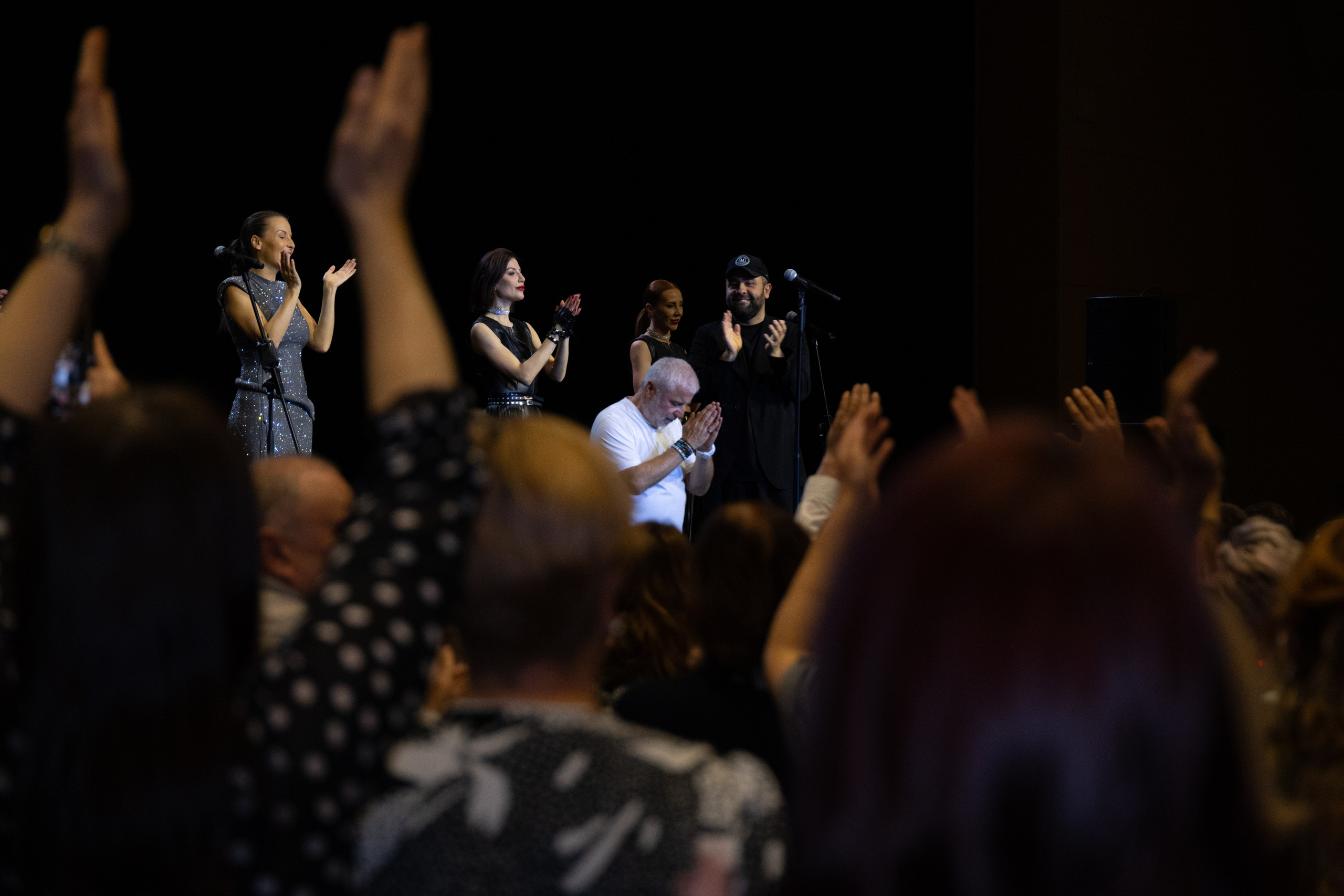 Сосо Павлиашвили КРАСНОЯРСК. Фотограф Красноярск съемки лавстори, фотосессия в студии, портретная съемка, творческие фотосессии