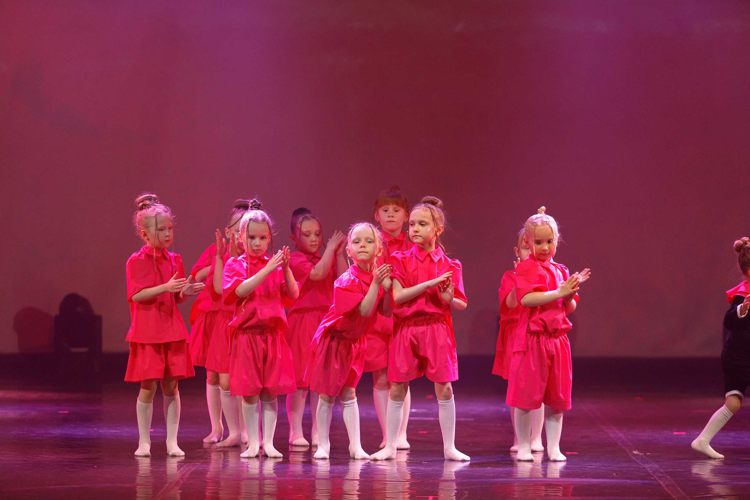 Репортажная фотосъемка отчетного концерта. Профессиональный фотограф в Новосибирске