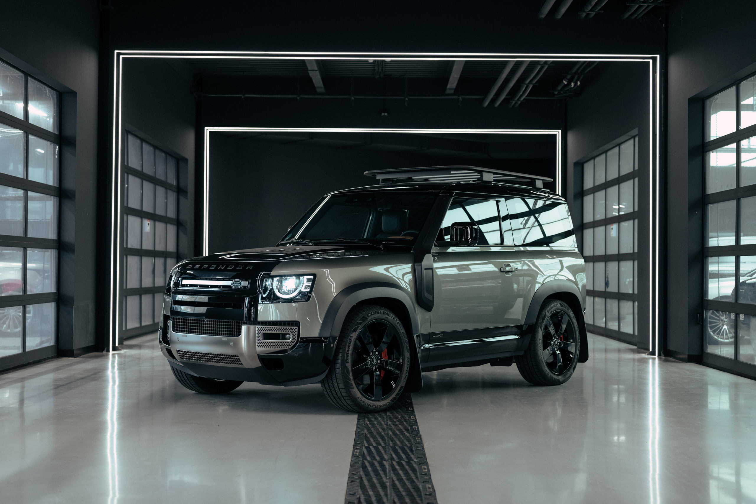 Defender 3 door. DeLorein